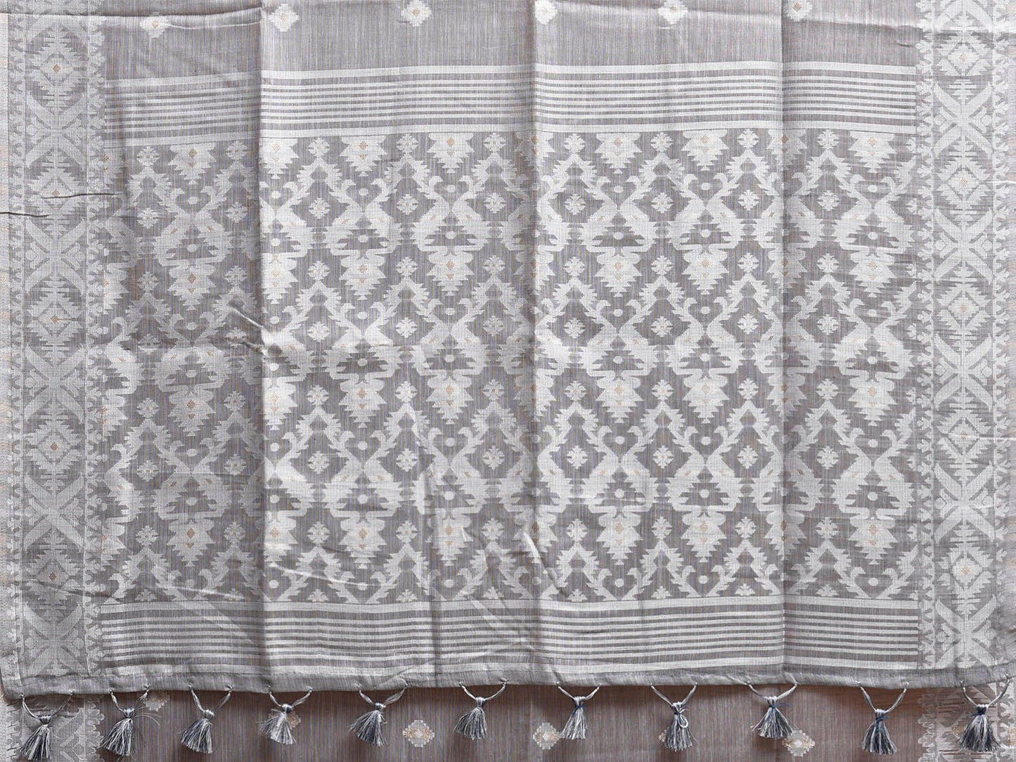 Light Grey Dhakai Jamdani Cotton Viscose Saree with Border and Pallu Design dj0130