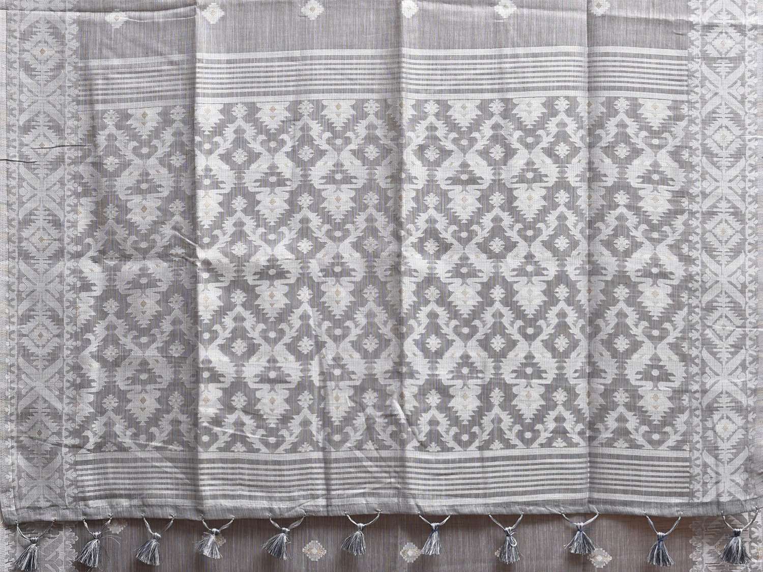 Light Grey Dhakai Jamdani Cotton Viscose Saree with Border and Pallu Design dj0130