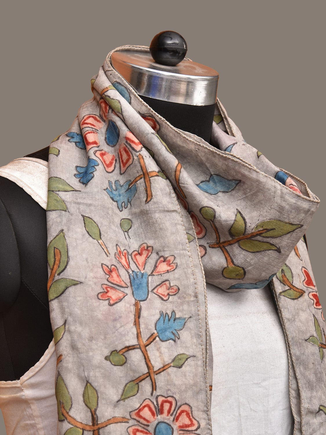 Light Grey Kalamkari Hand Painted Sico Stole with Floral Design ds3226