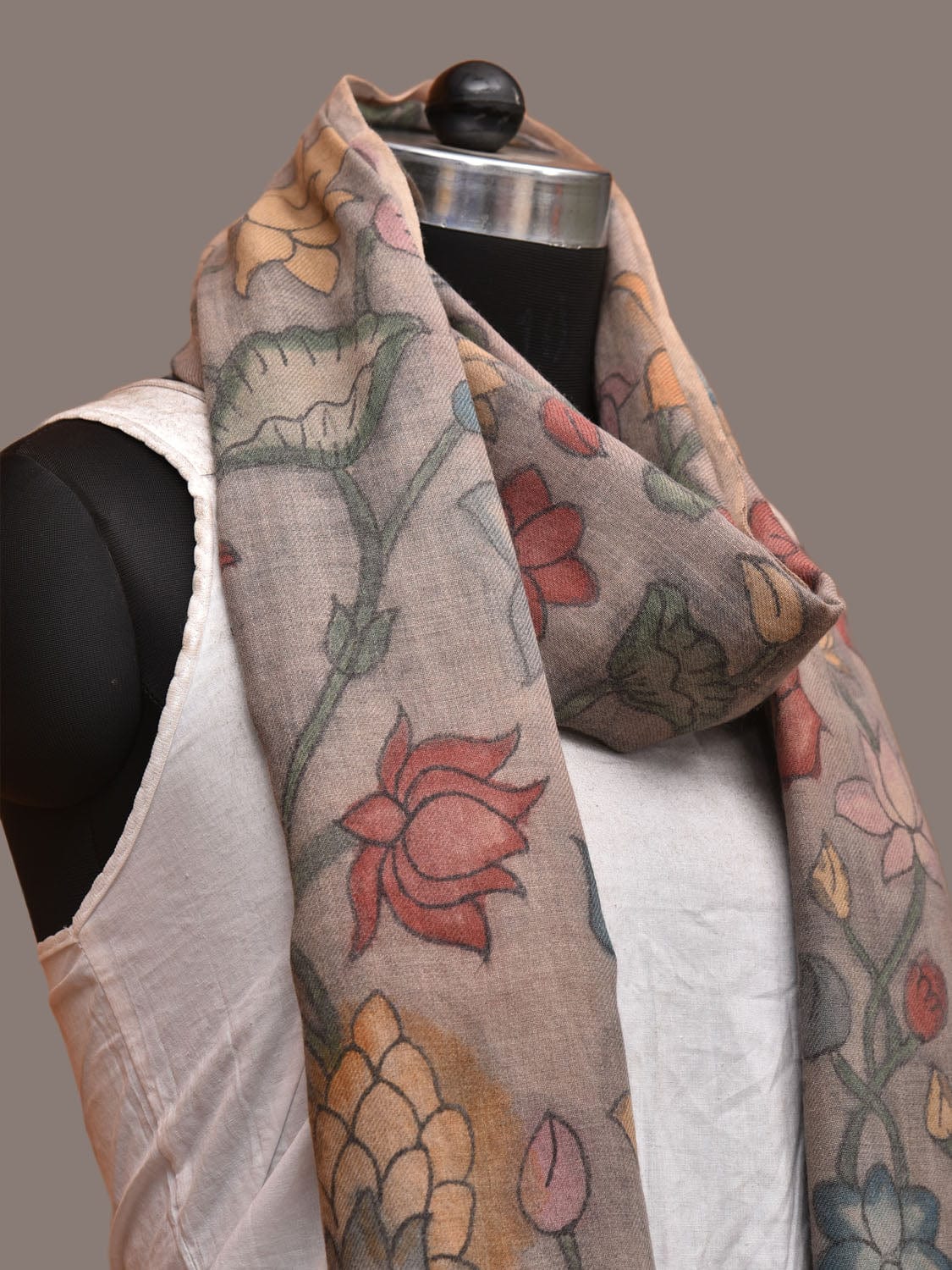 Light Grey Kalamkari Hand Painted Woolen Dupatta with Floral Design ds3214