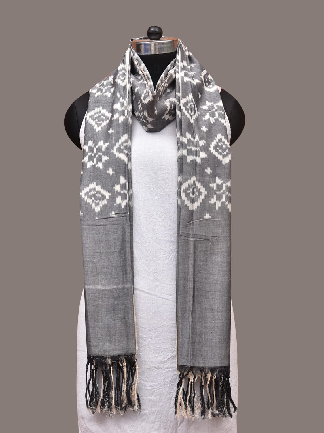 Light Grey Pochamaplly Ikat Cotton Handloom Dupatta with Telia Design ds3358