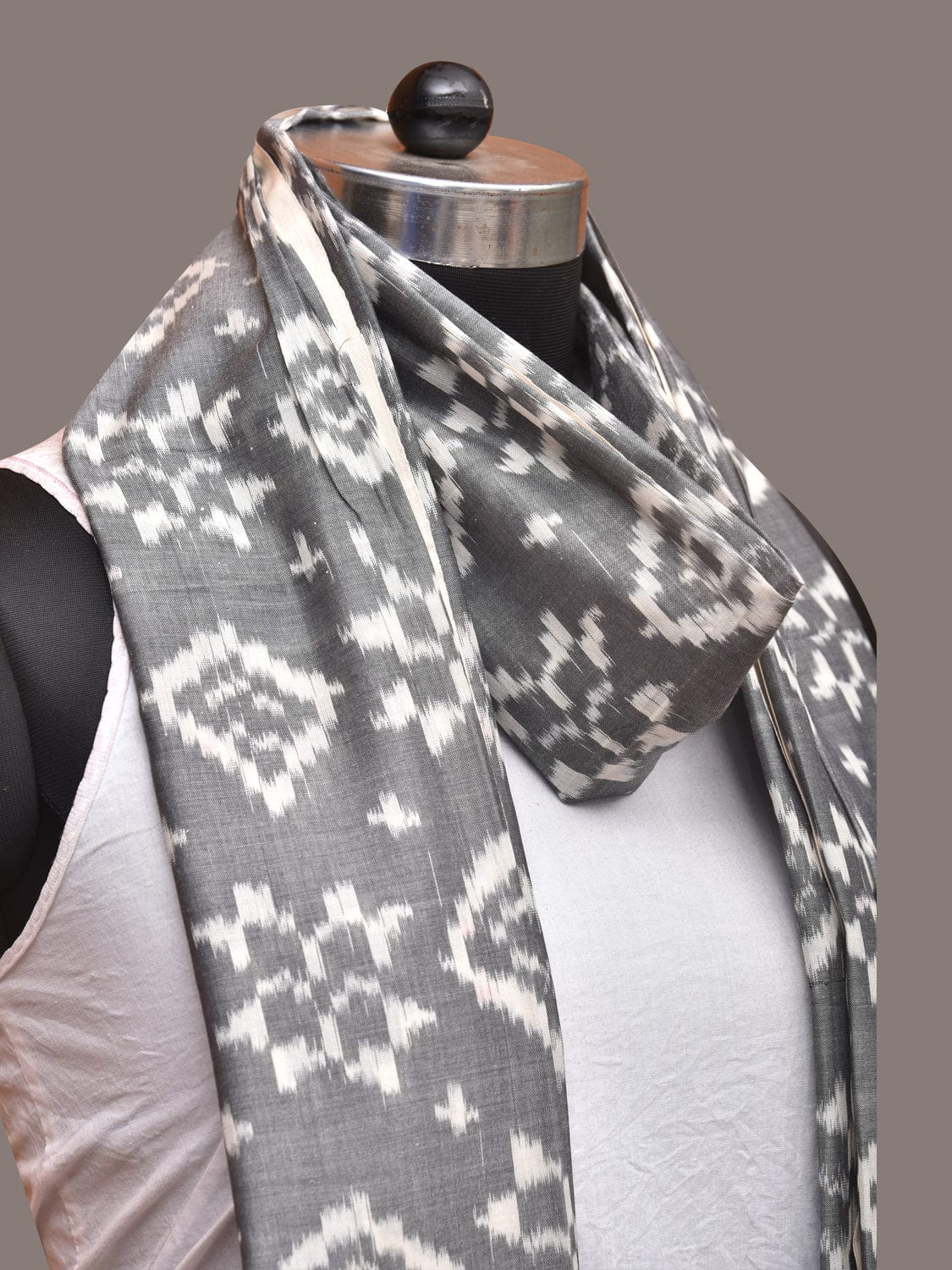 Light Grey Pochamaplly Ikat Cotton Handloom Dupatta with Telia Design ds3358