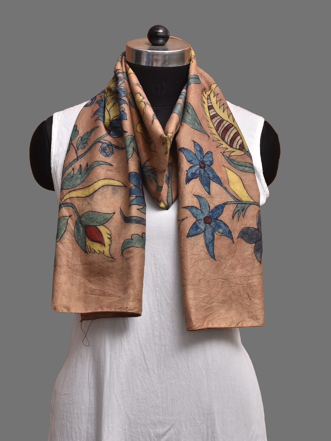 Light Peach Kalamkari Hand Painted Sico Stole with Floral Design ds3879