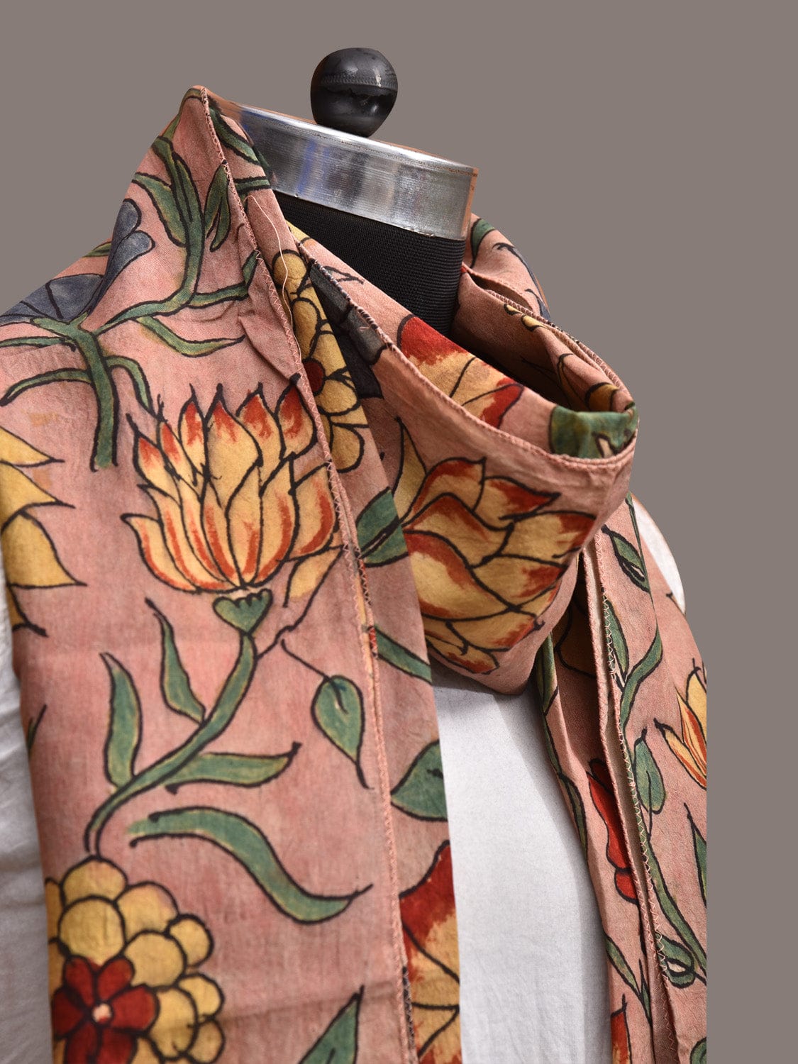 Light Peach Kalamkari Hand Painted Sico Stole with Lotus Flowers Design ds3618
