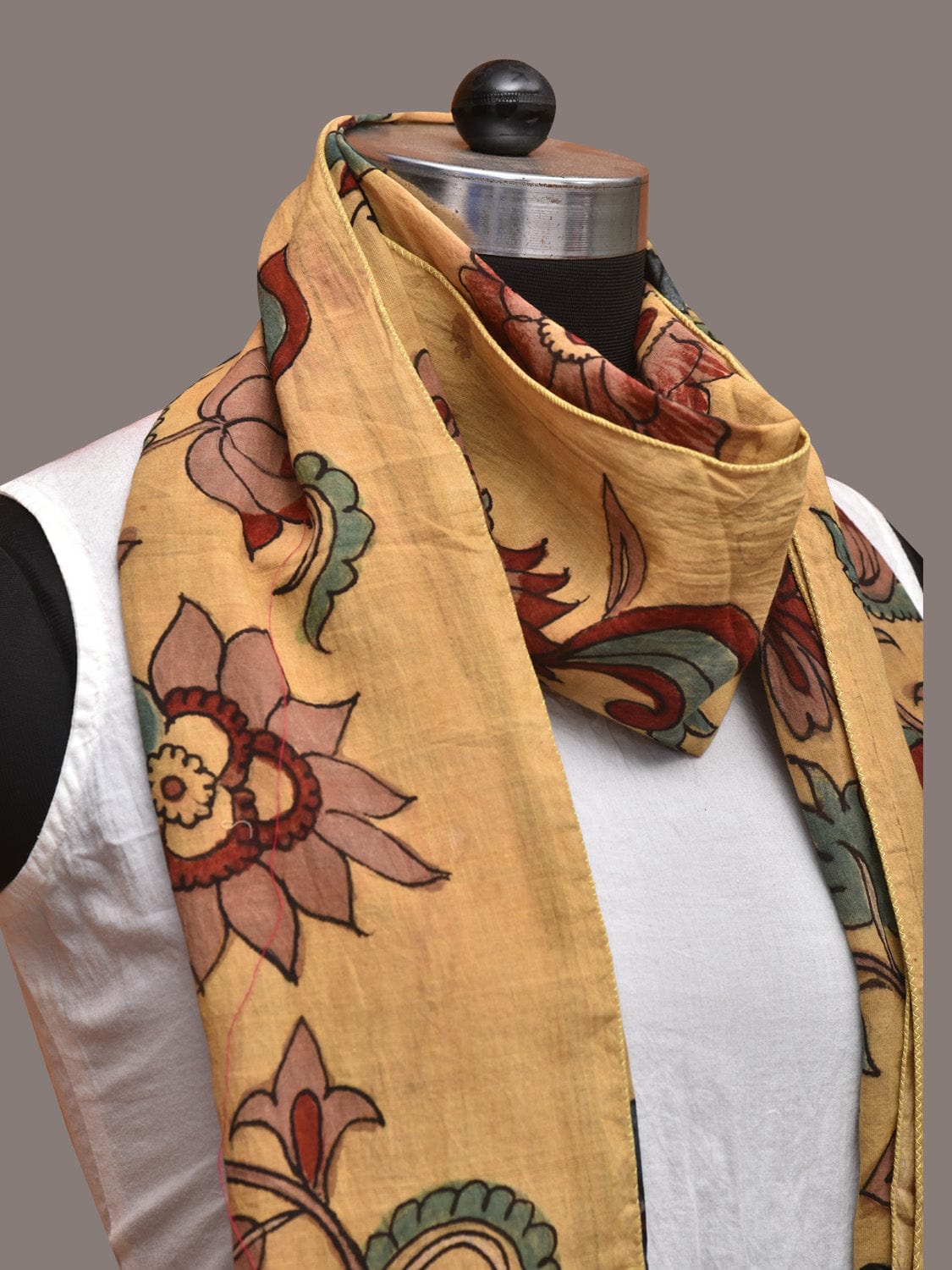 Light Yellow Kalamkari Hand Painted Cotton Stole with Floral Design ds3556