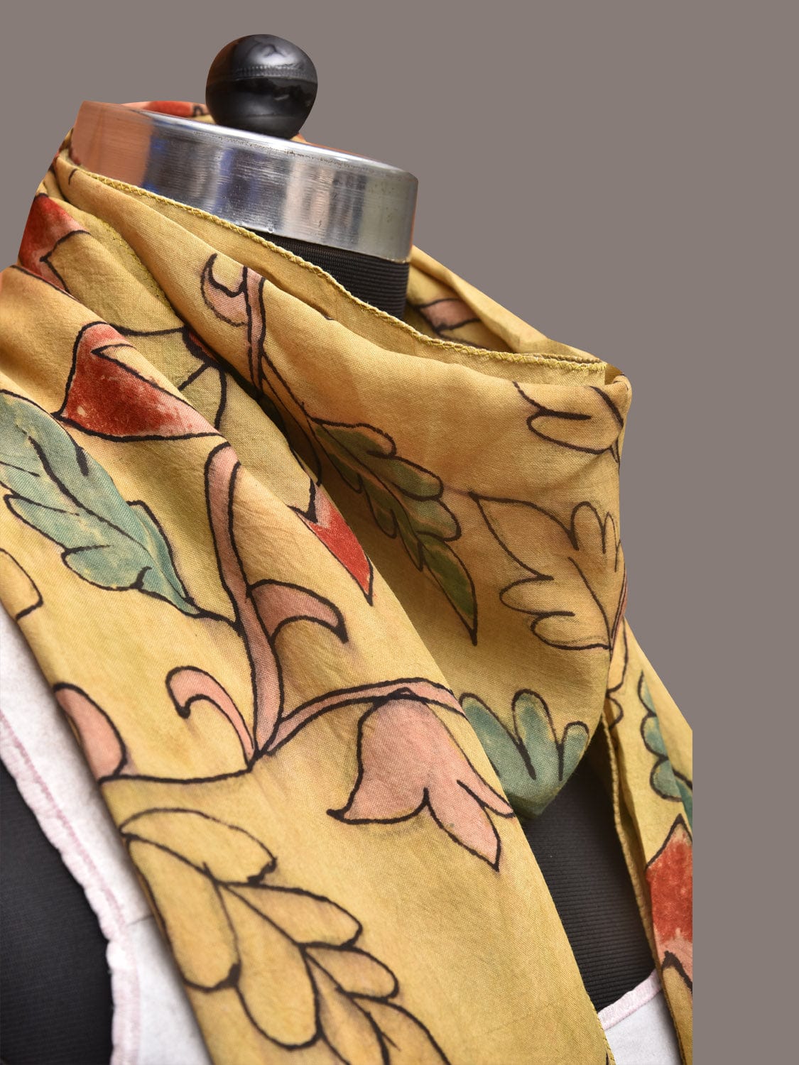 Light Yellow Kalamkari Hand Painted Sico Stole with Floral Design ds3397