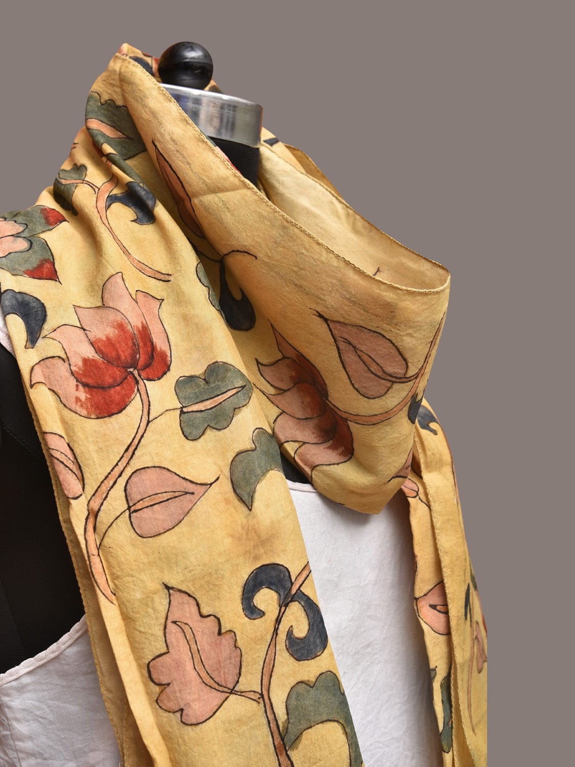 Light Yellow Kalamkari Hand Painted Sico Stole with Floral Design ds3406