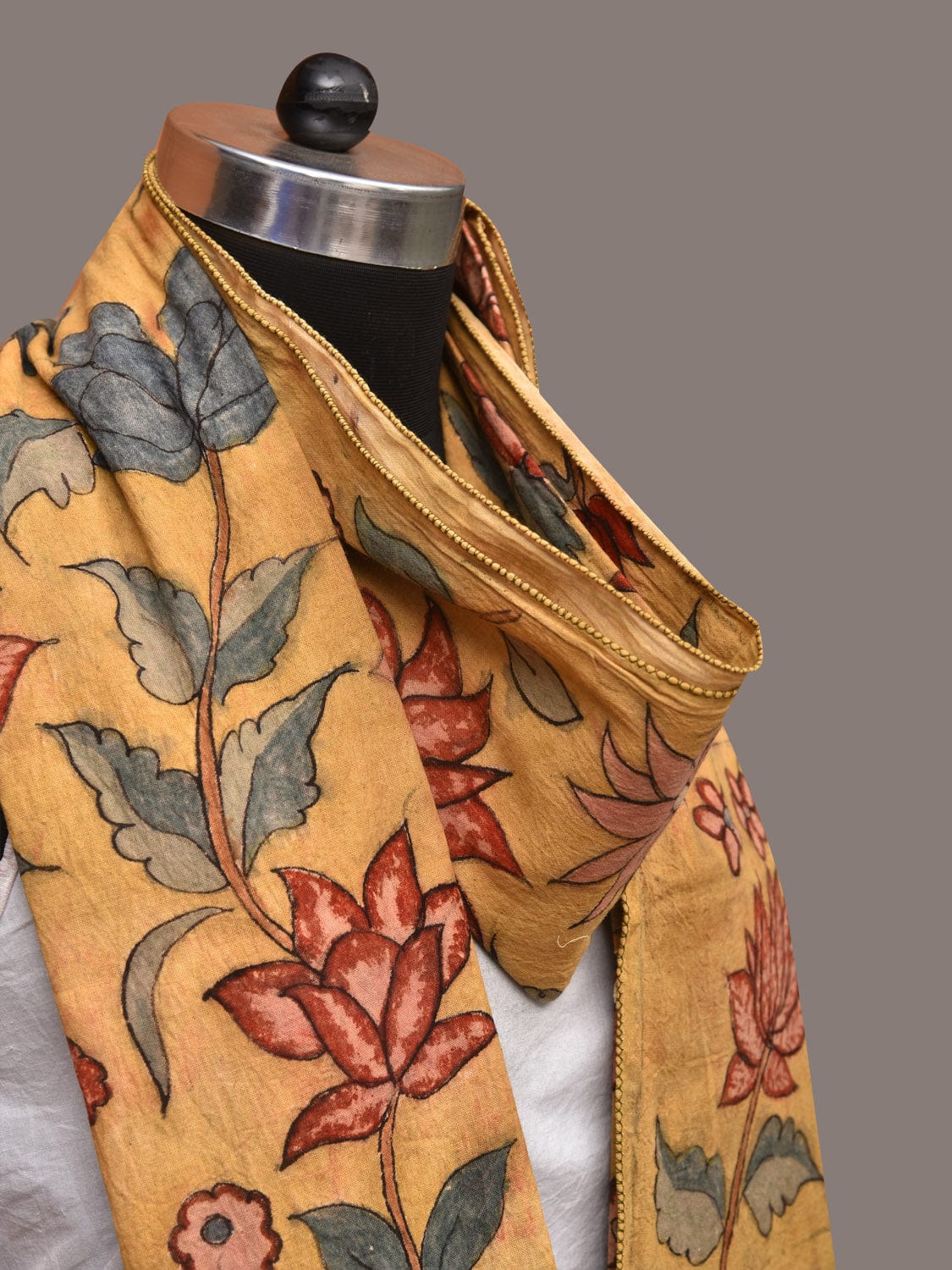 Light Yellow Kalamkari Hand Painted Sico Stole with Floral Design ds3511