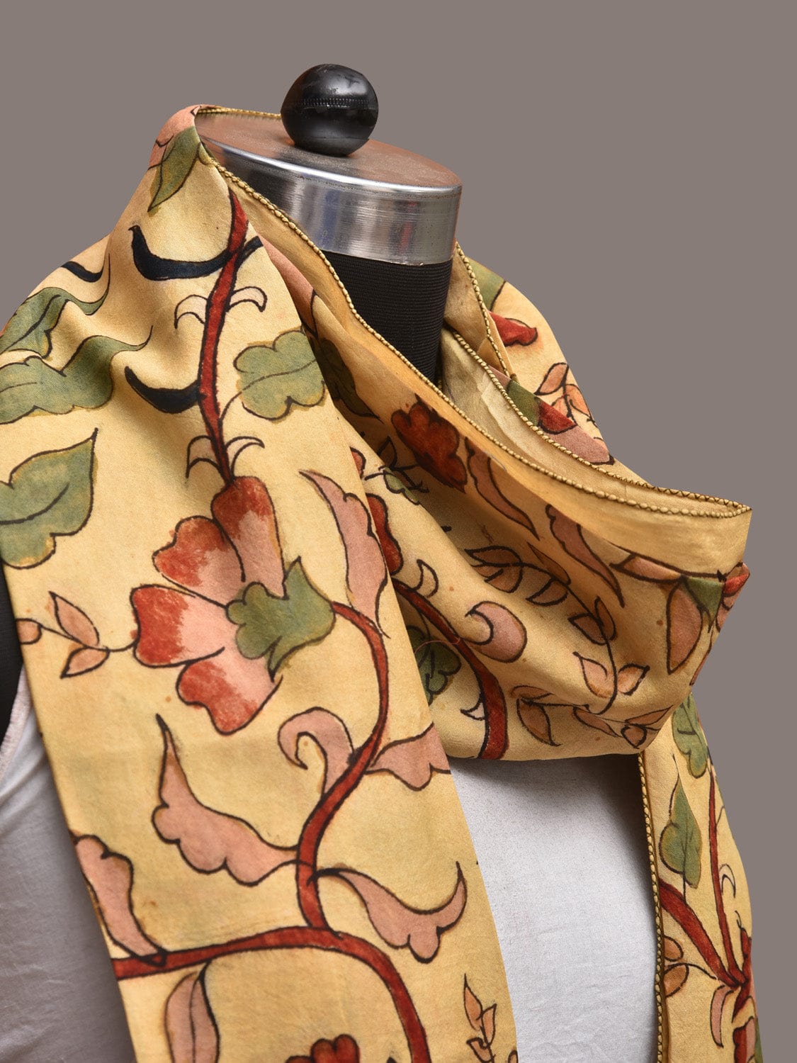Light Yellow Kalamkari Hand Painted Sico Stole with Floral Design ds3517