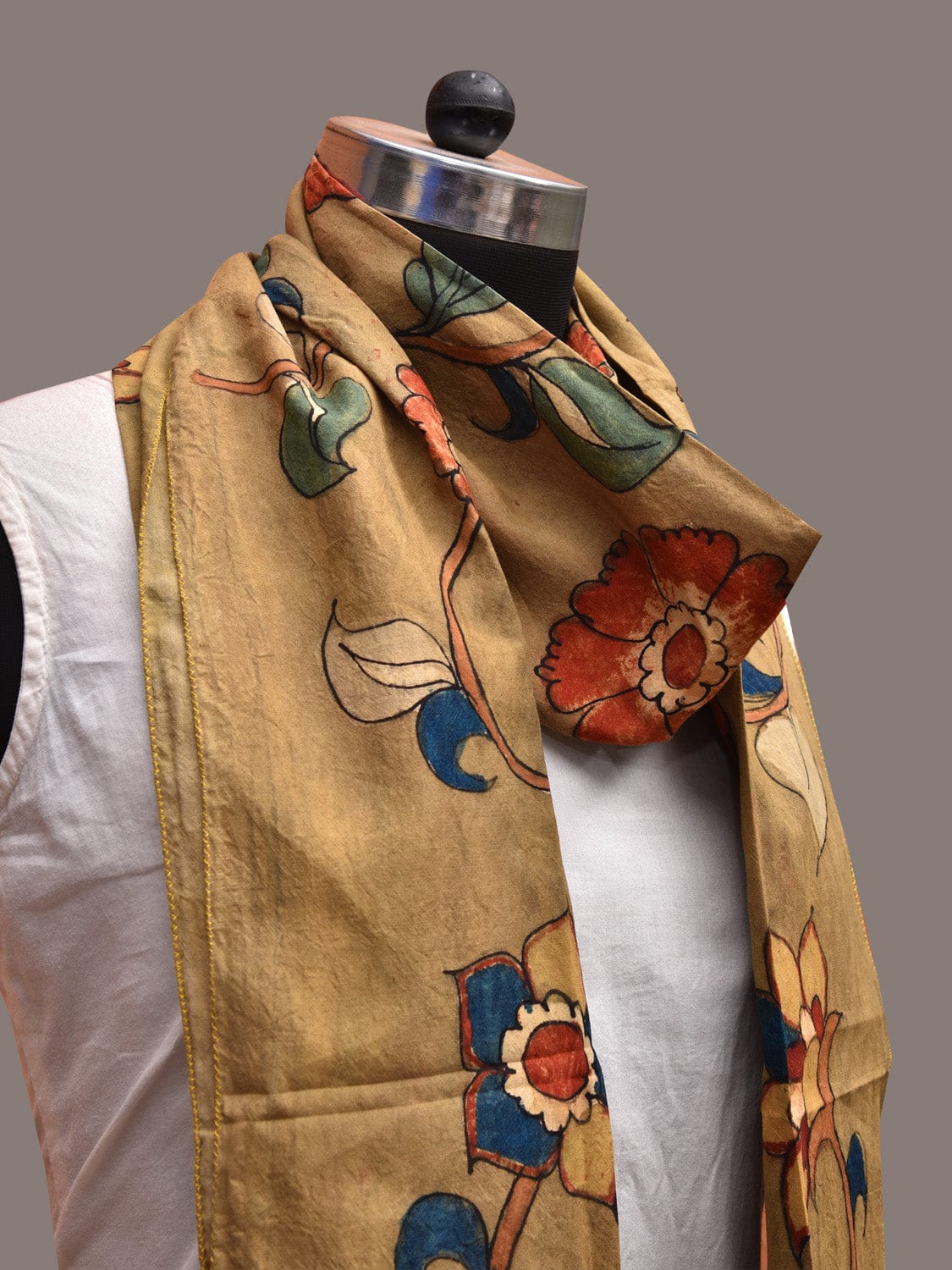 Light Yellow Kalamkari Hand Painted Sico Stole with Floral Design ds3635