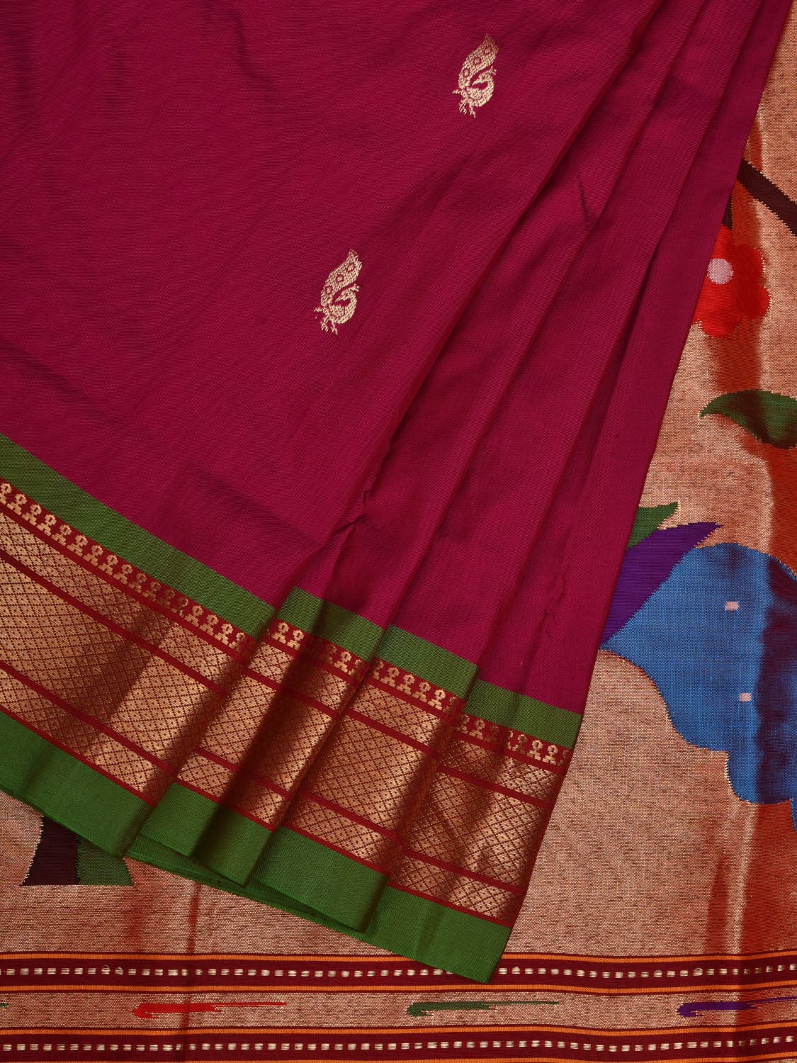 Magenta Paithani Silk Handloom Saree with Peacocks Pallu Design p0463