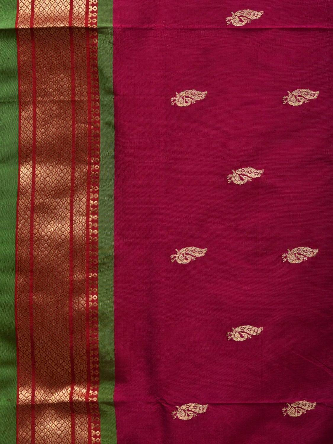 Magenta Paithani Silk Handloom Saree with Peacocks Pallu Design p0463