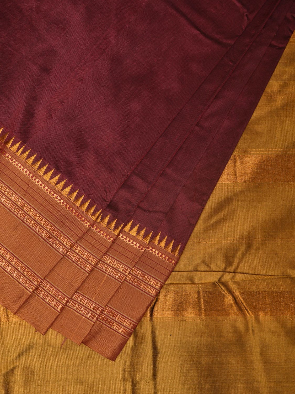 Maroon and Mustard Narayanpet Silk Handloom Plain Saree with Border Design No Blouse np0751