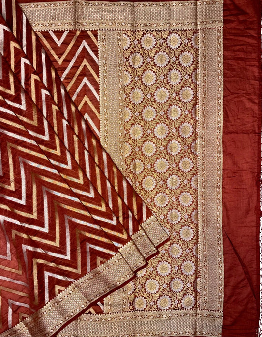 Maroon Banaras Georgette Silk with Zari Lines with Intricate Border and Pallu Design b0111ds