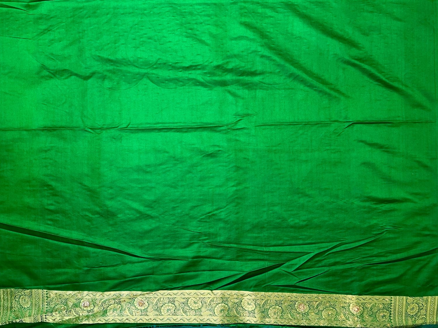 Maroon Banaras Katan Silk Saree with Body Butti and Border Design b0370ds