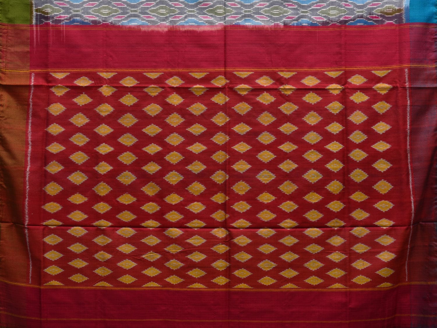 Multicolor Pochampally Ikat Silk Handloom Saree with All Over Design i0644