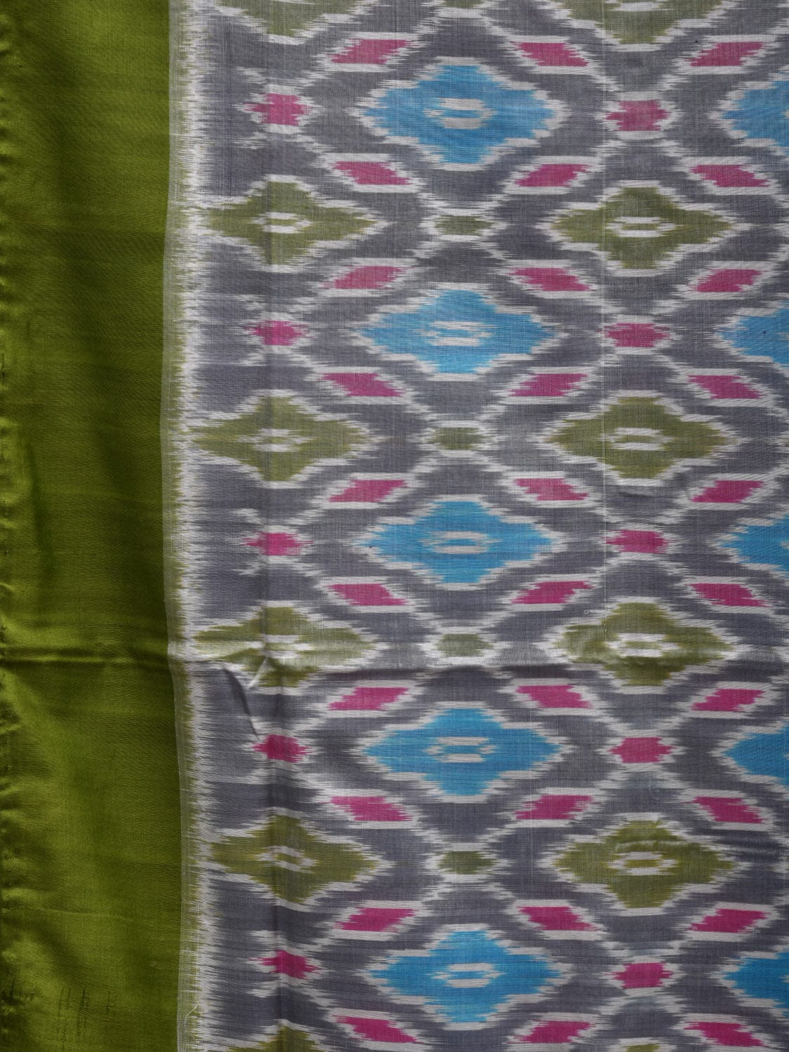 Multicolor Pochampally Ikat Silk Handloom Saree with All Over Design i0644