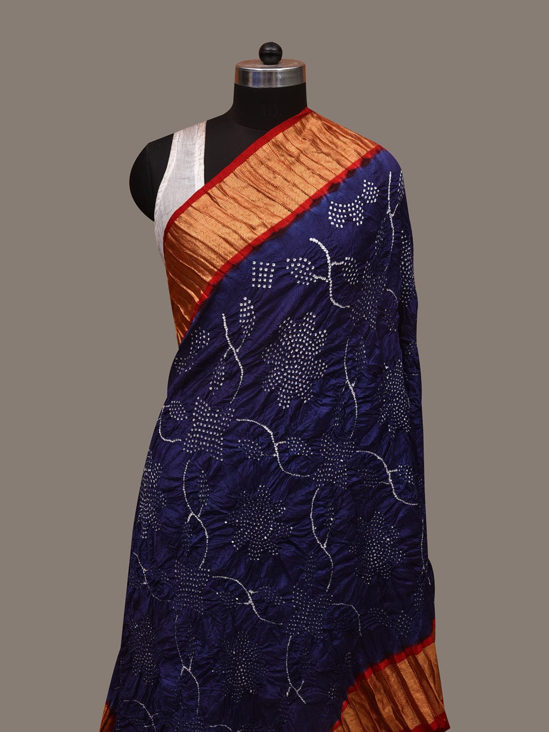 Navy and Red Bandhani Kanchipuram Silk Handloom Dupatta with Floral Work Design ds2985
