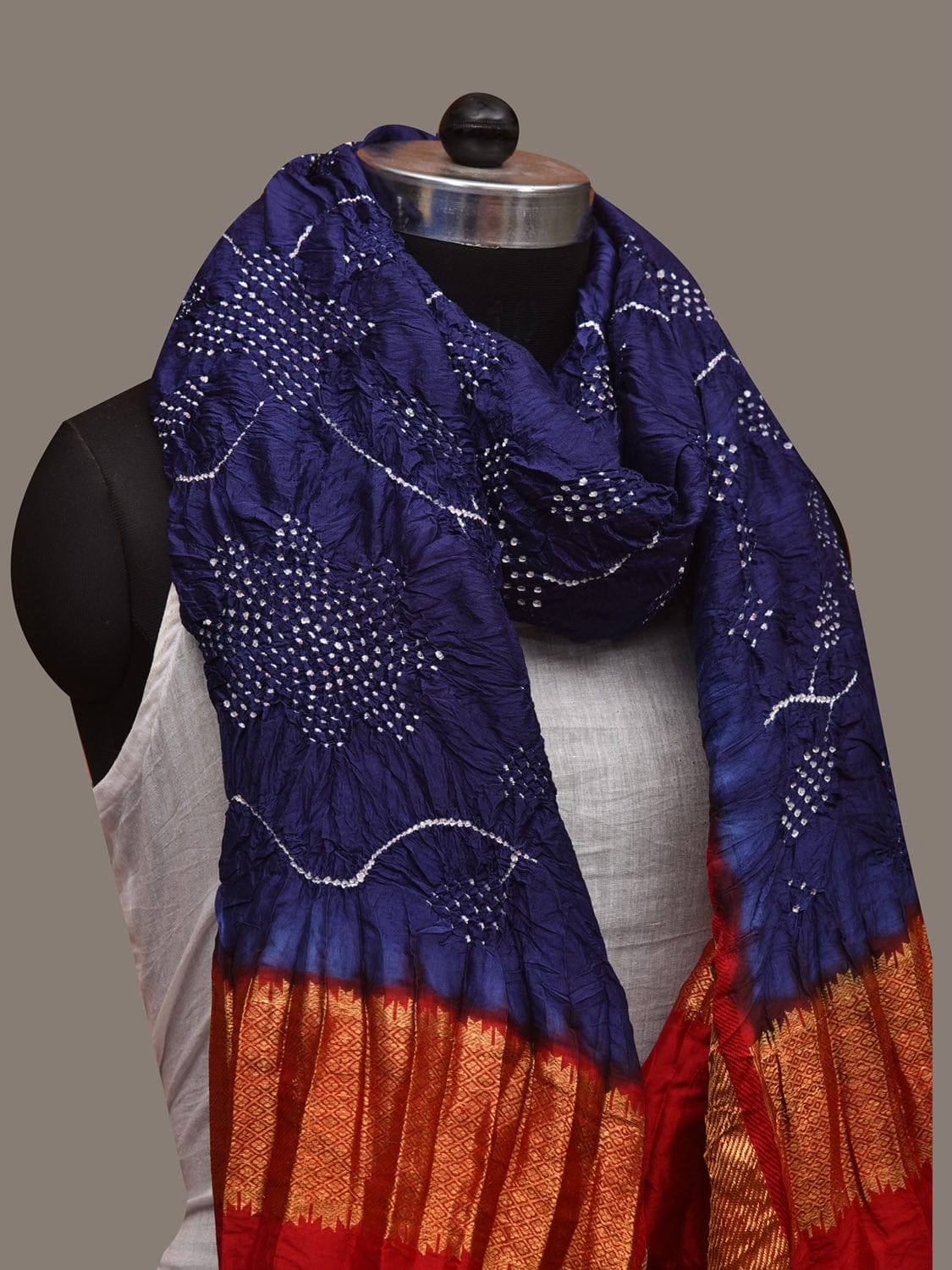 Navy and Red Bandhani Kanchipuram Silk Handloom Dupatta with Floral Work Design ds2985