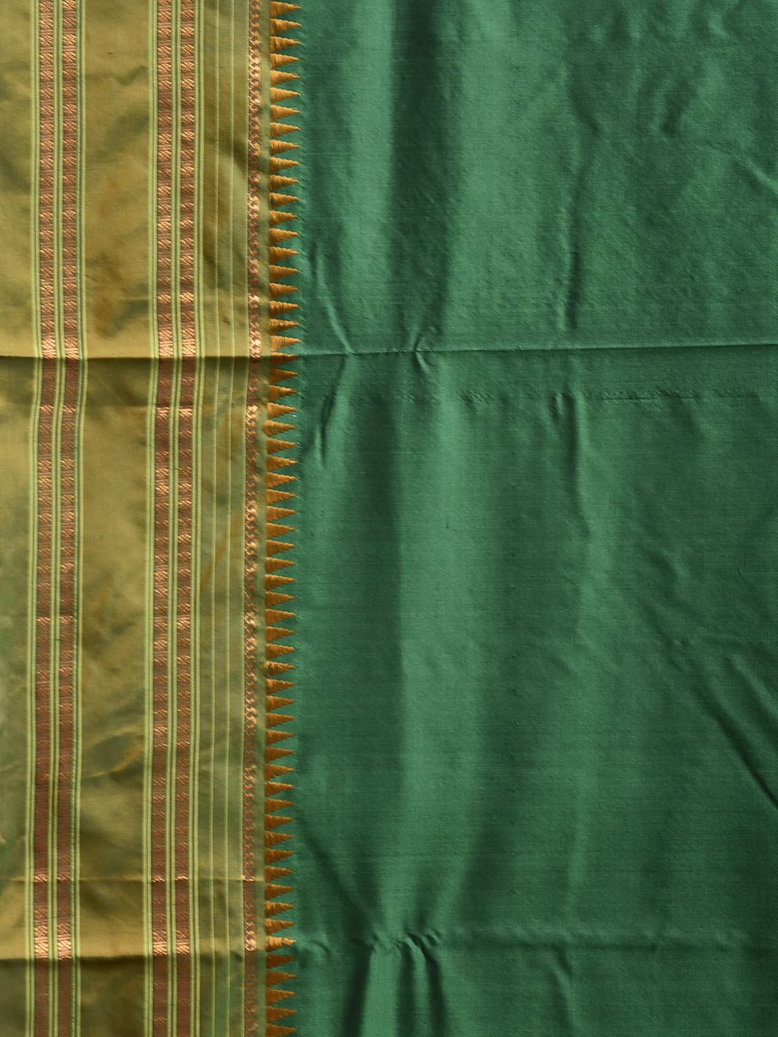 Green and Mustard Narayanpet Silk Handloom Plain Saree with Contrast Pallu Design No Blouse np1181
