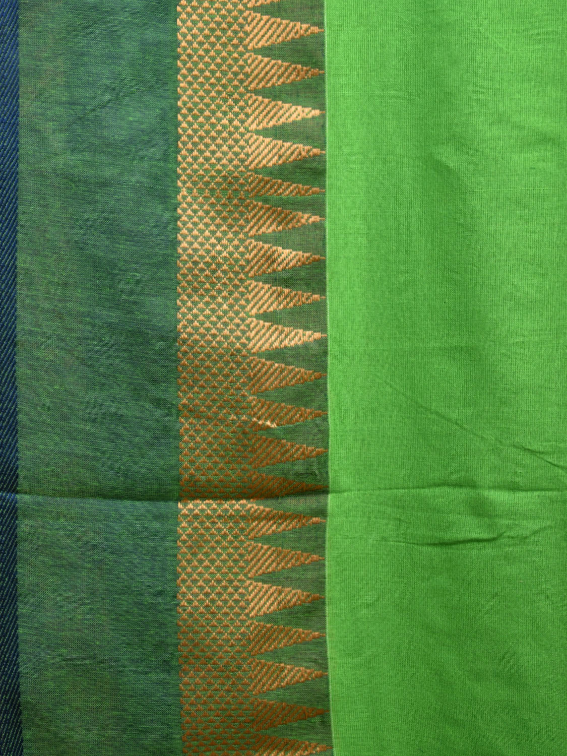 Green Cotton Plain Saree with Contrst Pallu Design o0484