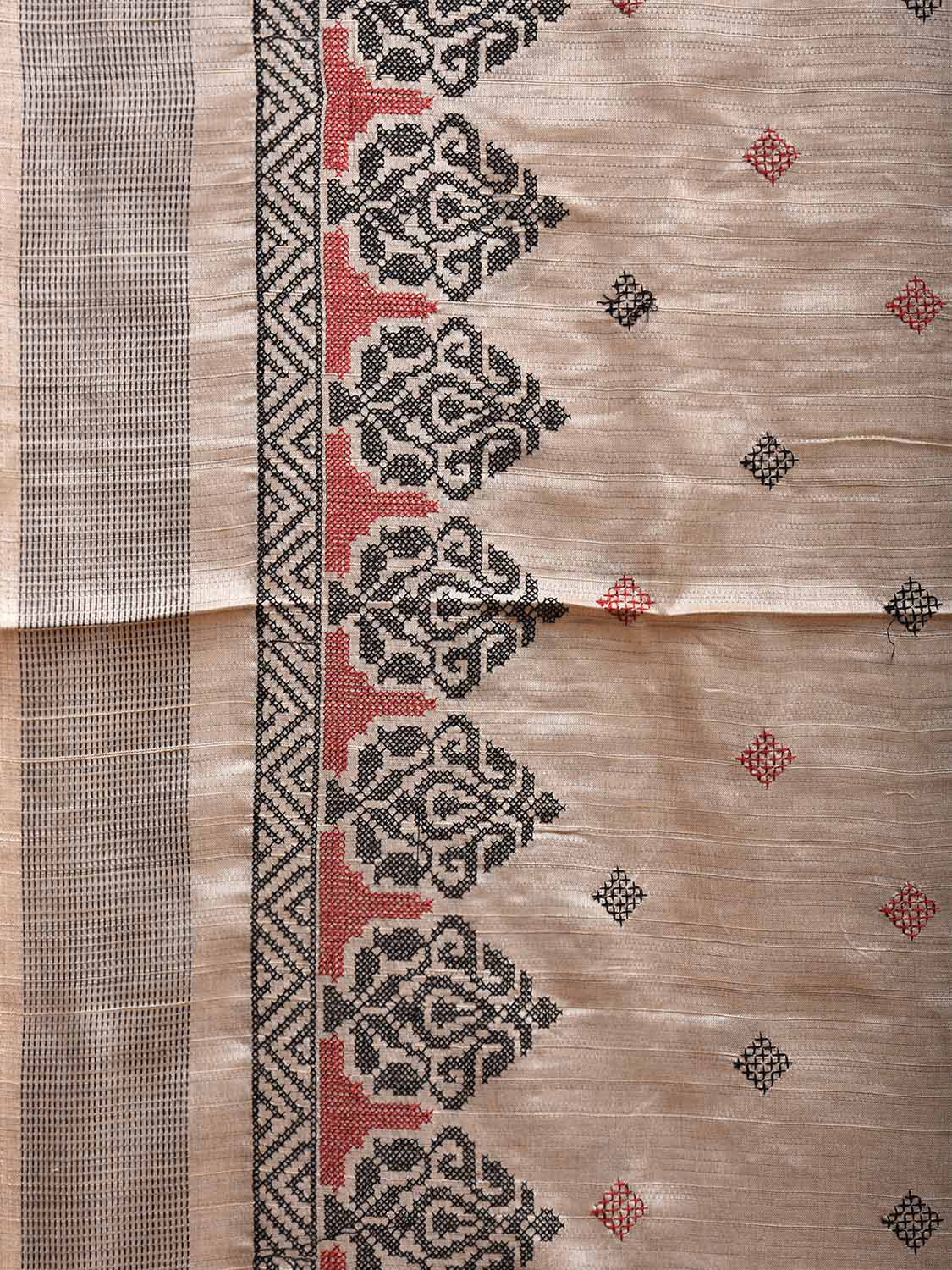 Cream Tussar Saree with One Side Border Petit Embroidary Work and Strips Pallu Design o0590