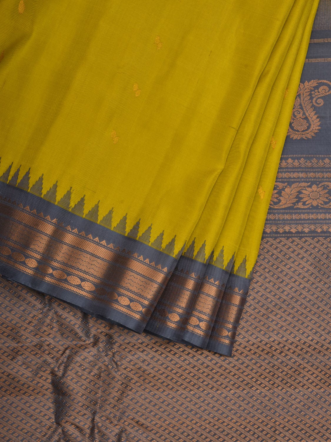 Olive and Light Grey Gadwal Silk Handloom Saree with Border and Pallu Design g0291
