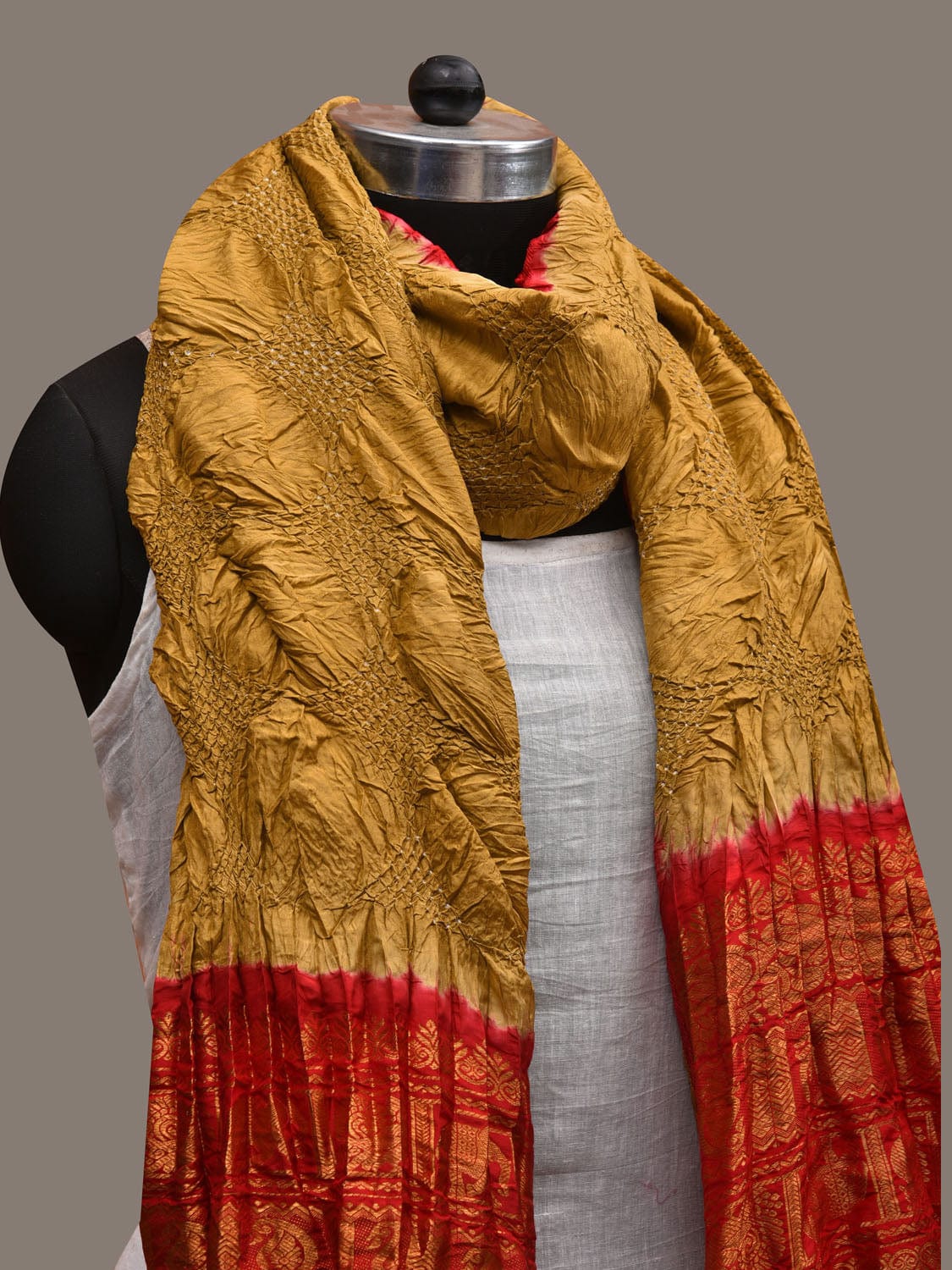 Olive and Red Bandhani Kanchipuram Silk Handloom Dupatta with Border Design ds2848