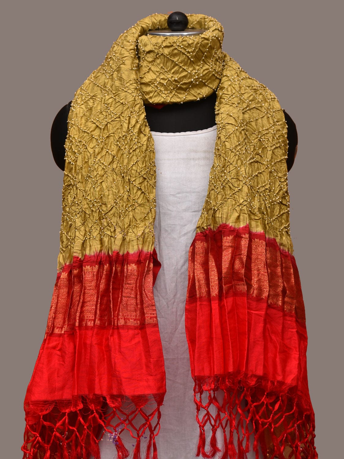 Olive and Red Bandhani Kanchipuram Silk Handloom Dupatta with Grill Design ds3195