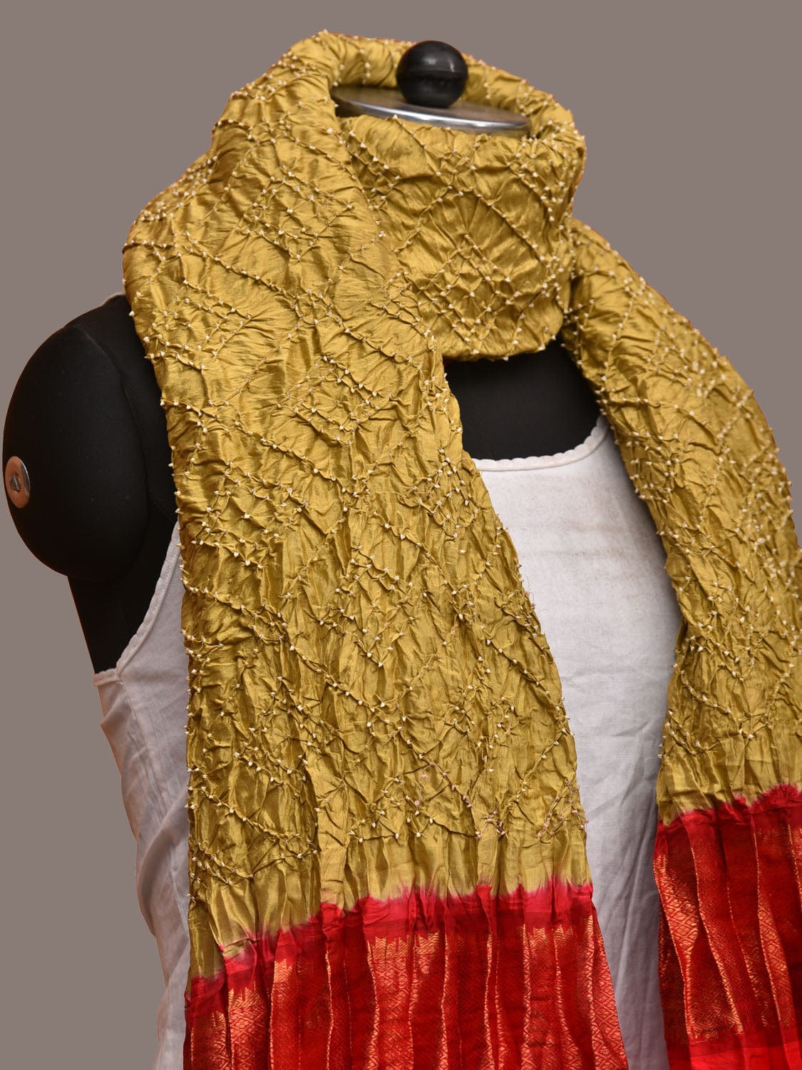 Olive and Red Bandhani Kanchipuram Silk Handloom Dupatta with Grill Design ds3195