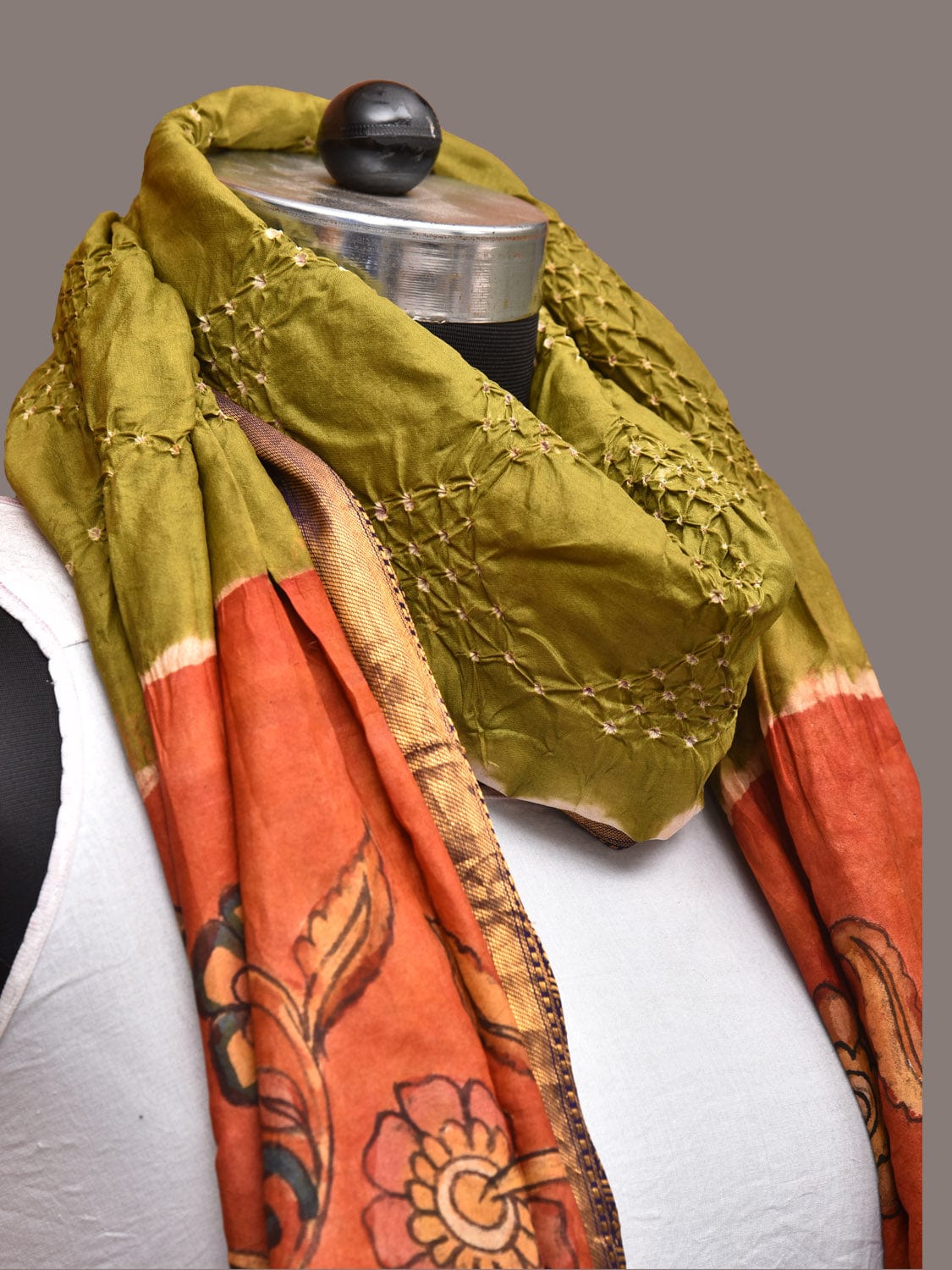 Olive Bandhani Kanchipuram Silk Handloom Dupatta with Kalamkari Design ds3345