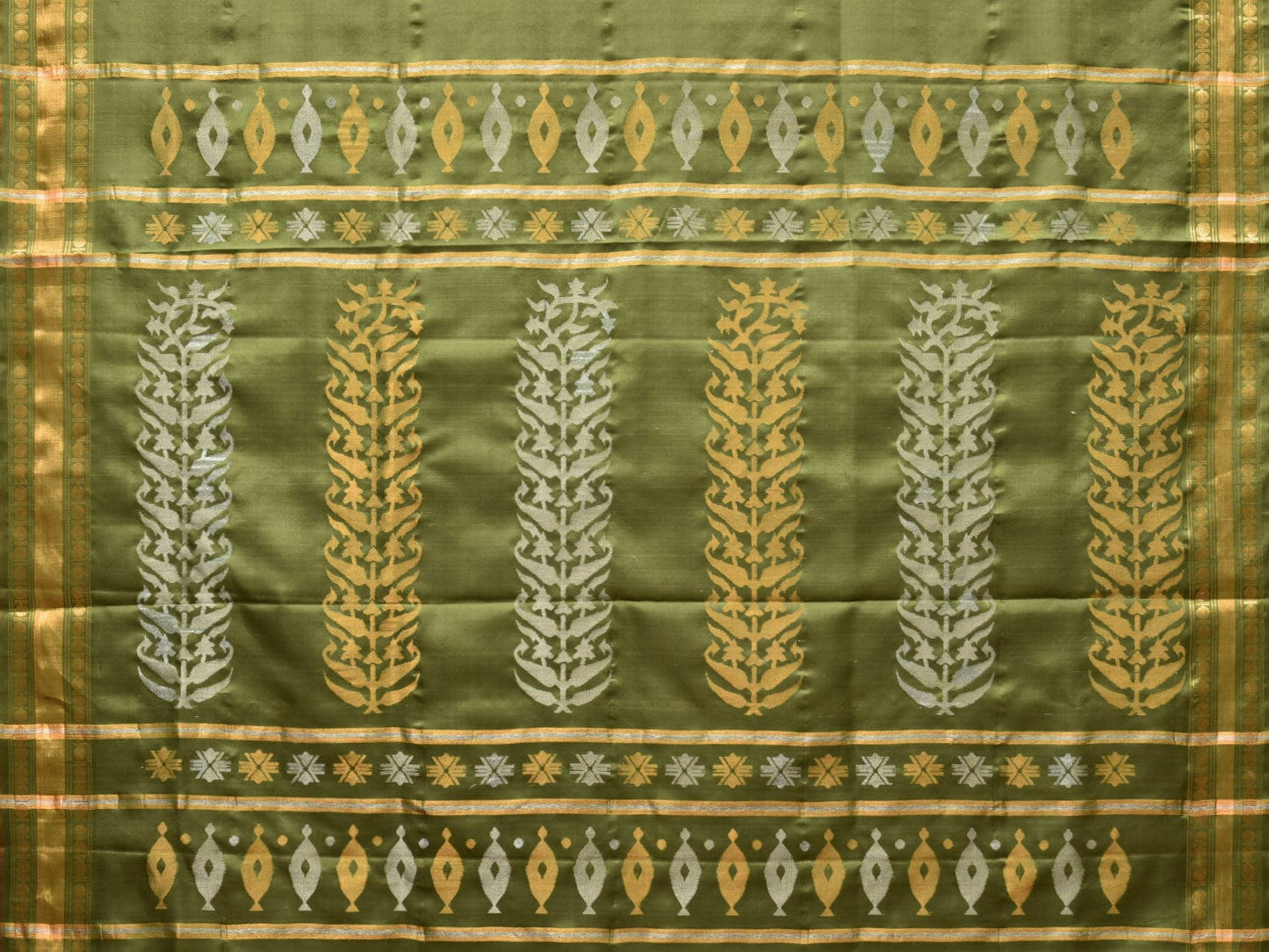 Olive Uppada Silk Handloom Saree with Karpur Pallu Design u2174