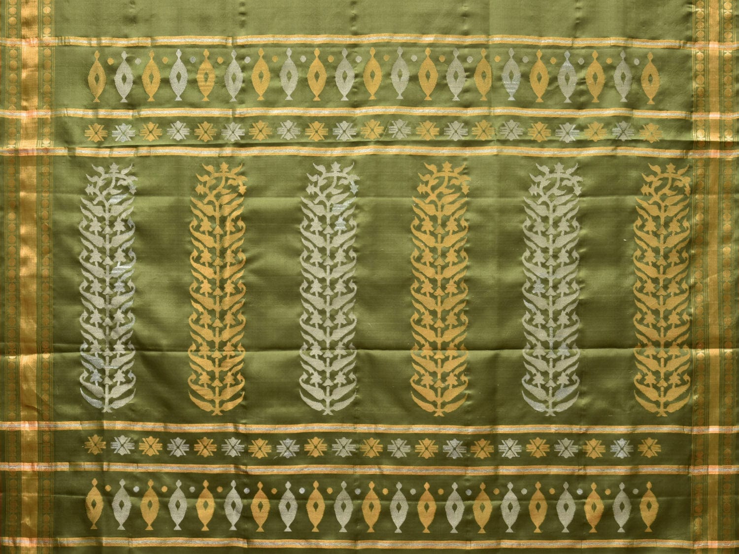 Olive Uppada Silk Handloom Saree with Karpur Pallu Design u2174