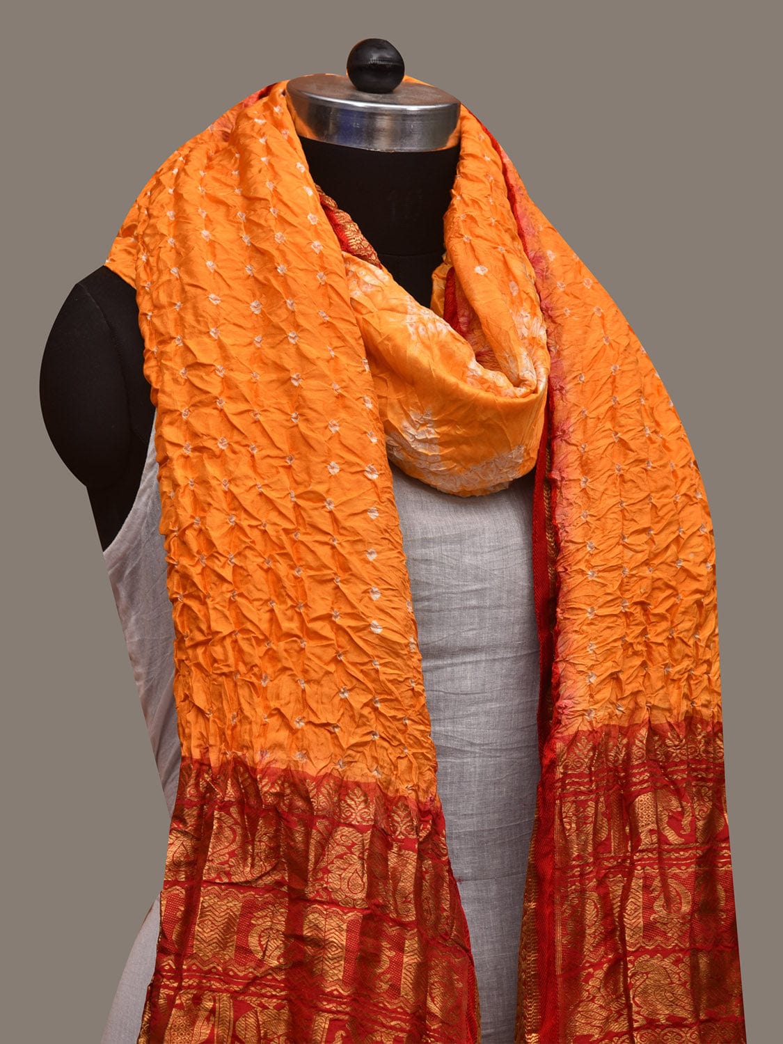 Orange and Red Bandhani Kanchipuram Silk Handloom Dupatta with Border and Chakra Design ds3012
