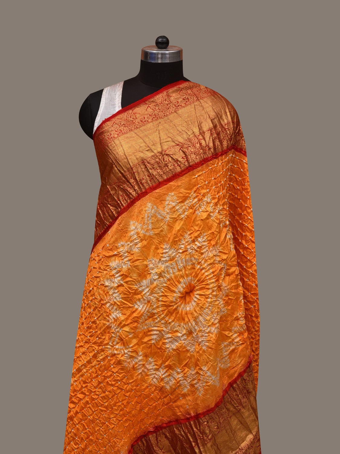 Orange and Red Bandhani Kanchipuram Silk Handloom Dupatta with Border and Chakra Design ds3012