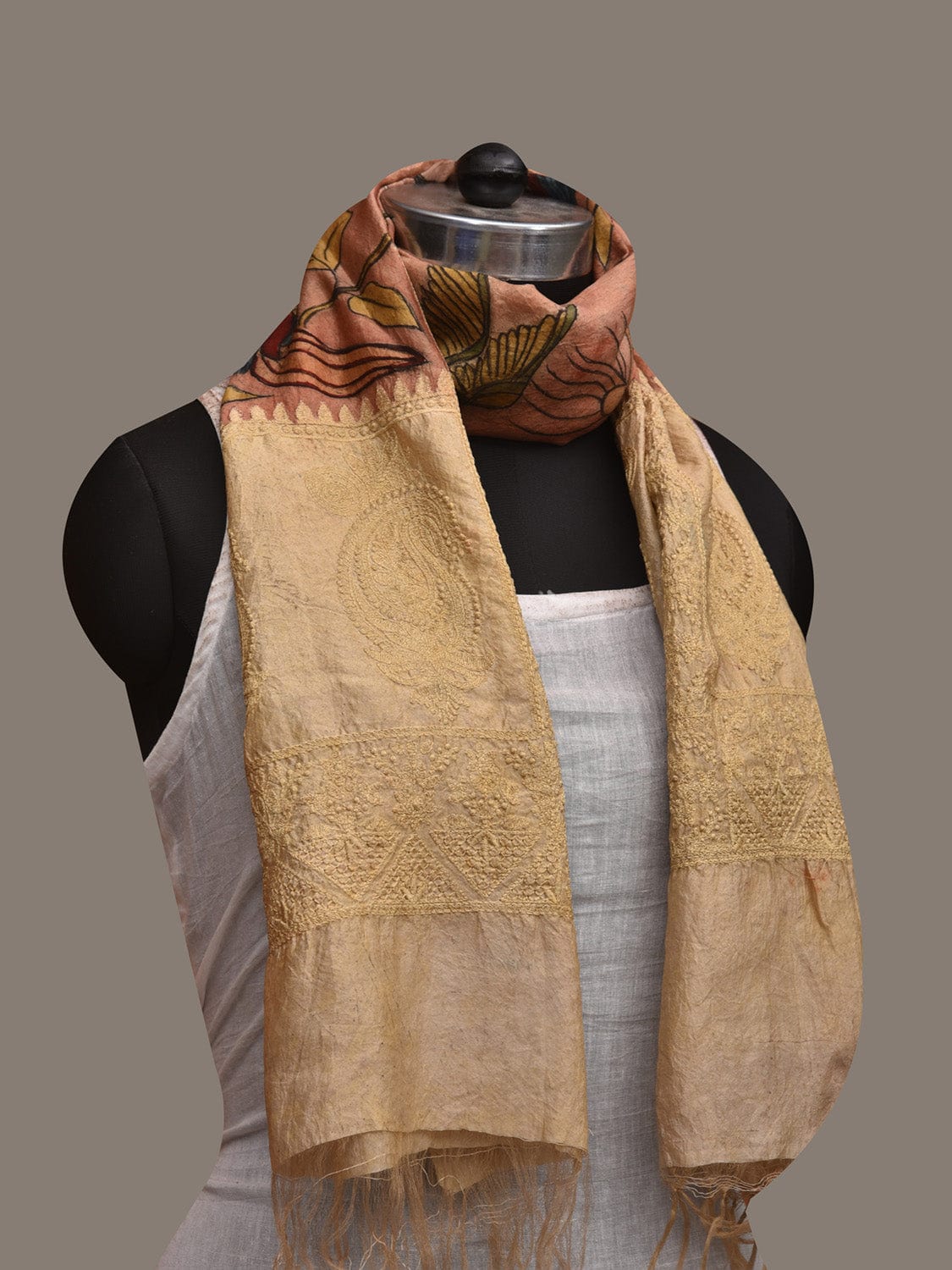 Peach and Cream Kalamkari Hand Painted Silk Handloom Stole with Birds and Embroidary Design ds3009