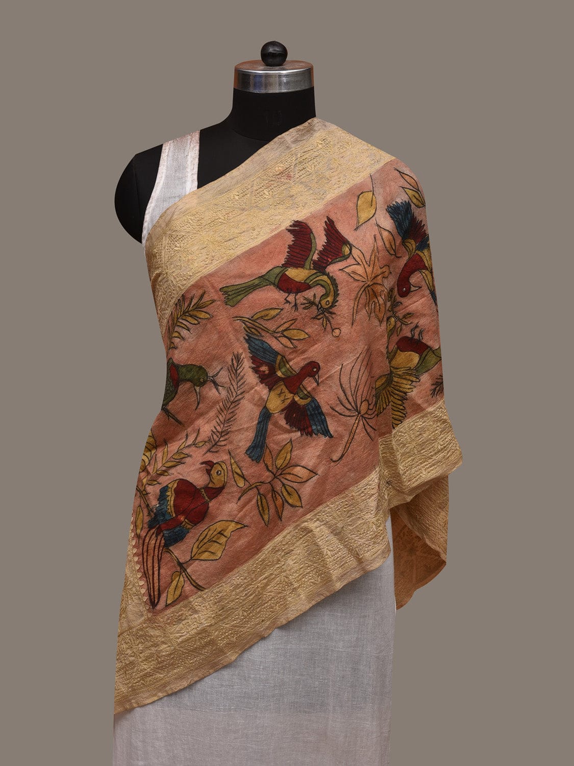 Peach and Cream Kalamkari Hand Painted Silk Handloom Stole with Birds and Embroidary Design ds3009