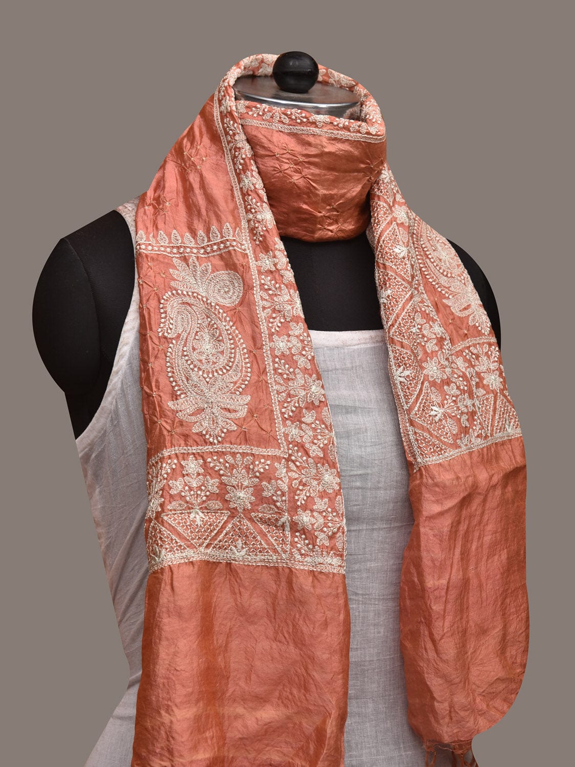Peach Bandhani Silk Handloom Stole with Mango Embroidary Design ds2968