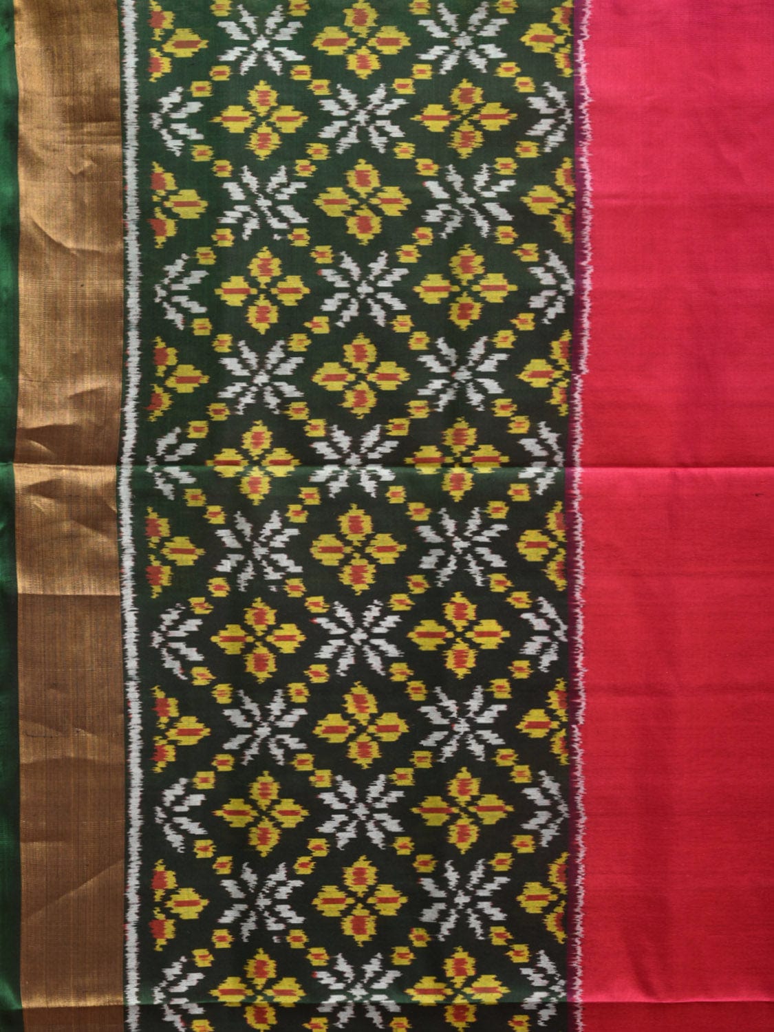 Pink and Green Pochampally Ikat Silk Handloom Saree with One Side Border Design i0845
