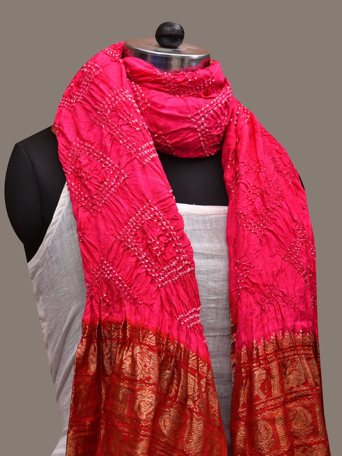 Pink and Red Bandhani Kanchipuram Silk Handloom Dupatta with Border Design ds2754