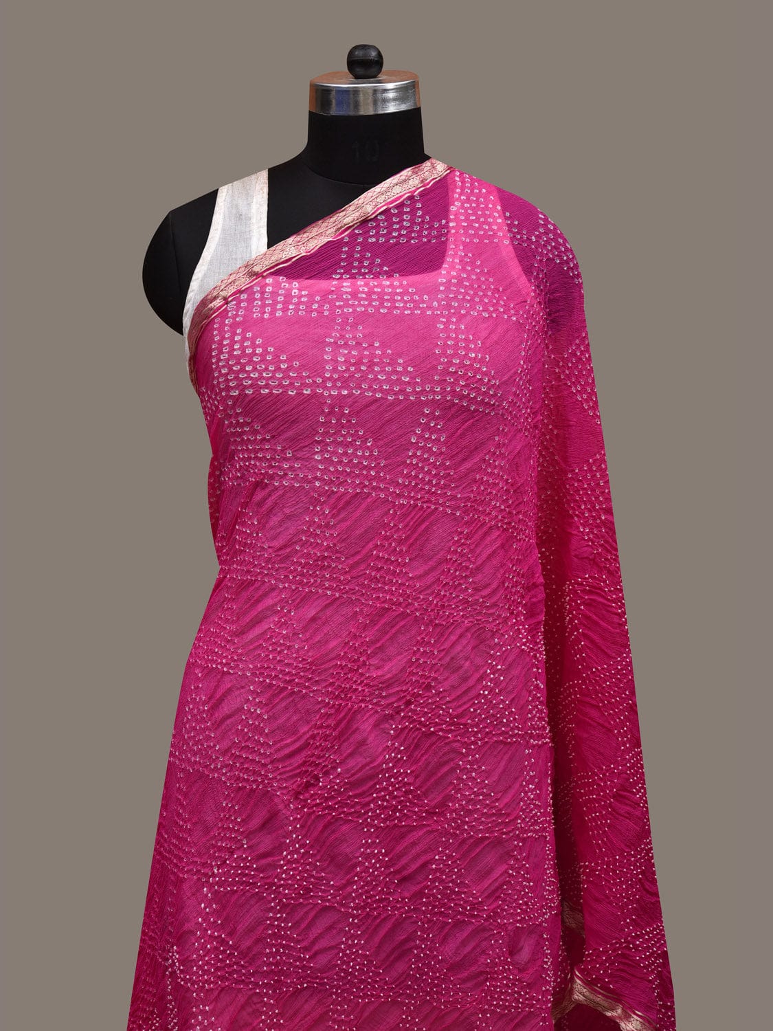 Pink Bandhani Chiffon Dupatta with Triangle and Zari Design ds2819
