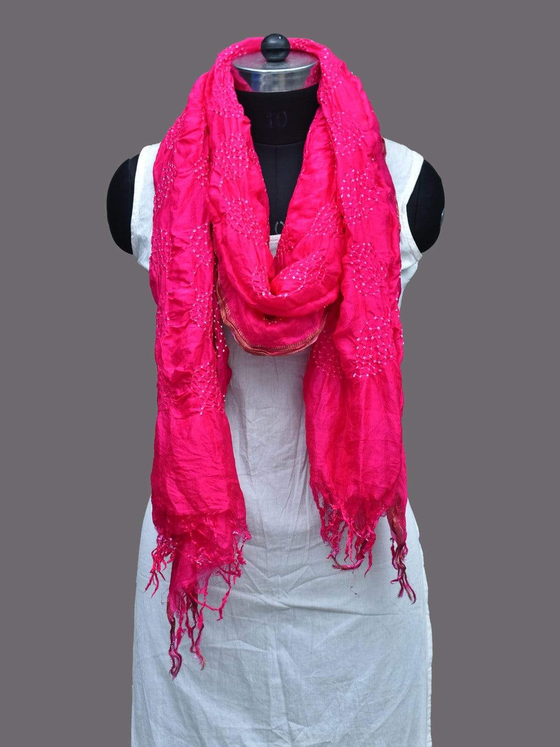 Pink Bandhani Silk Handloom Saree with Border and Leaf Design ds2225