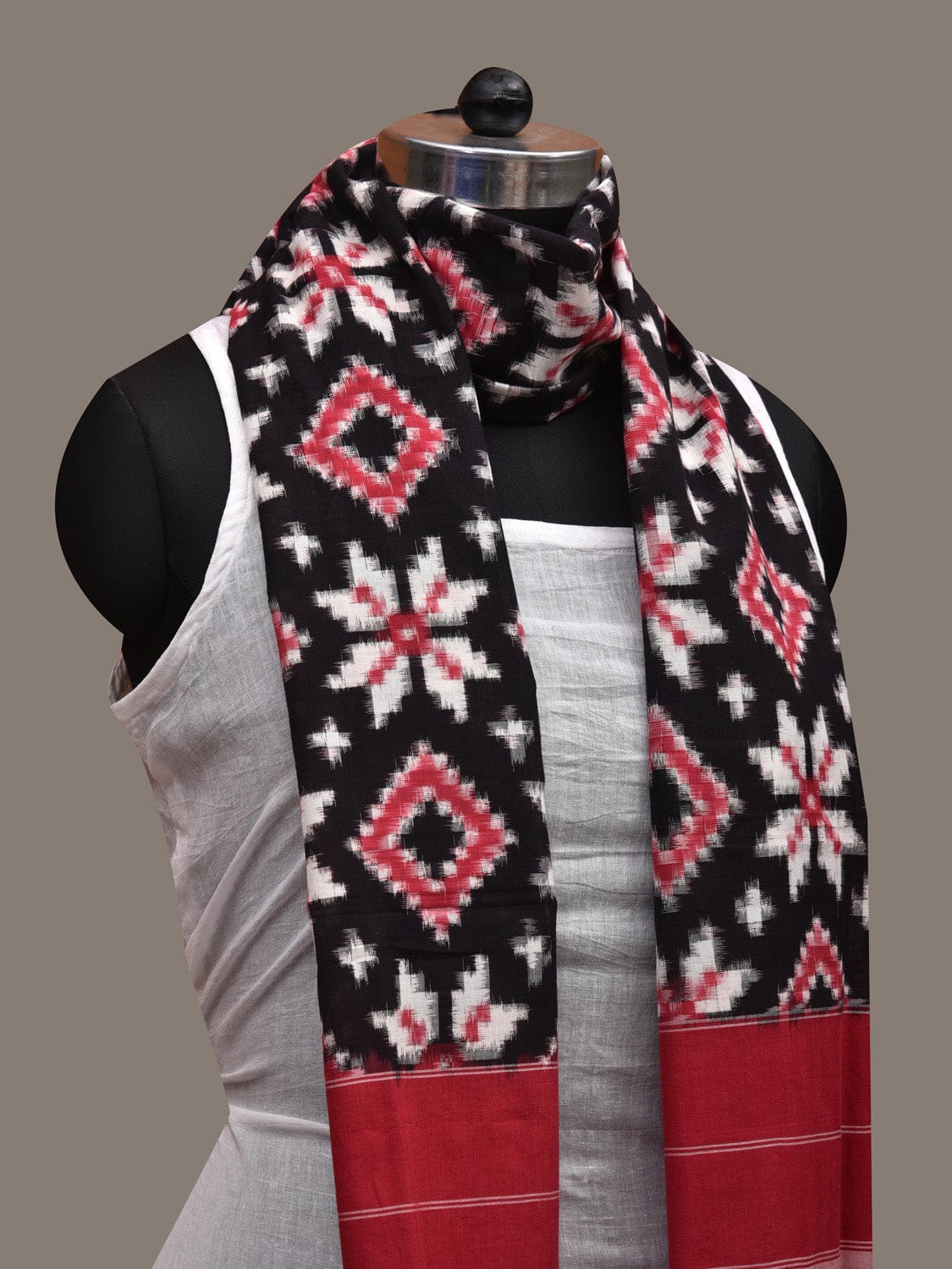 Pink Pochampally Ikat Cotton Handloom Stole with Telia Design ds2649