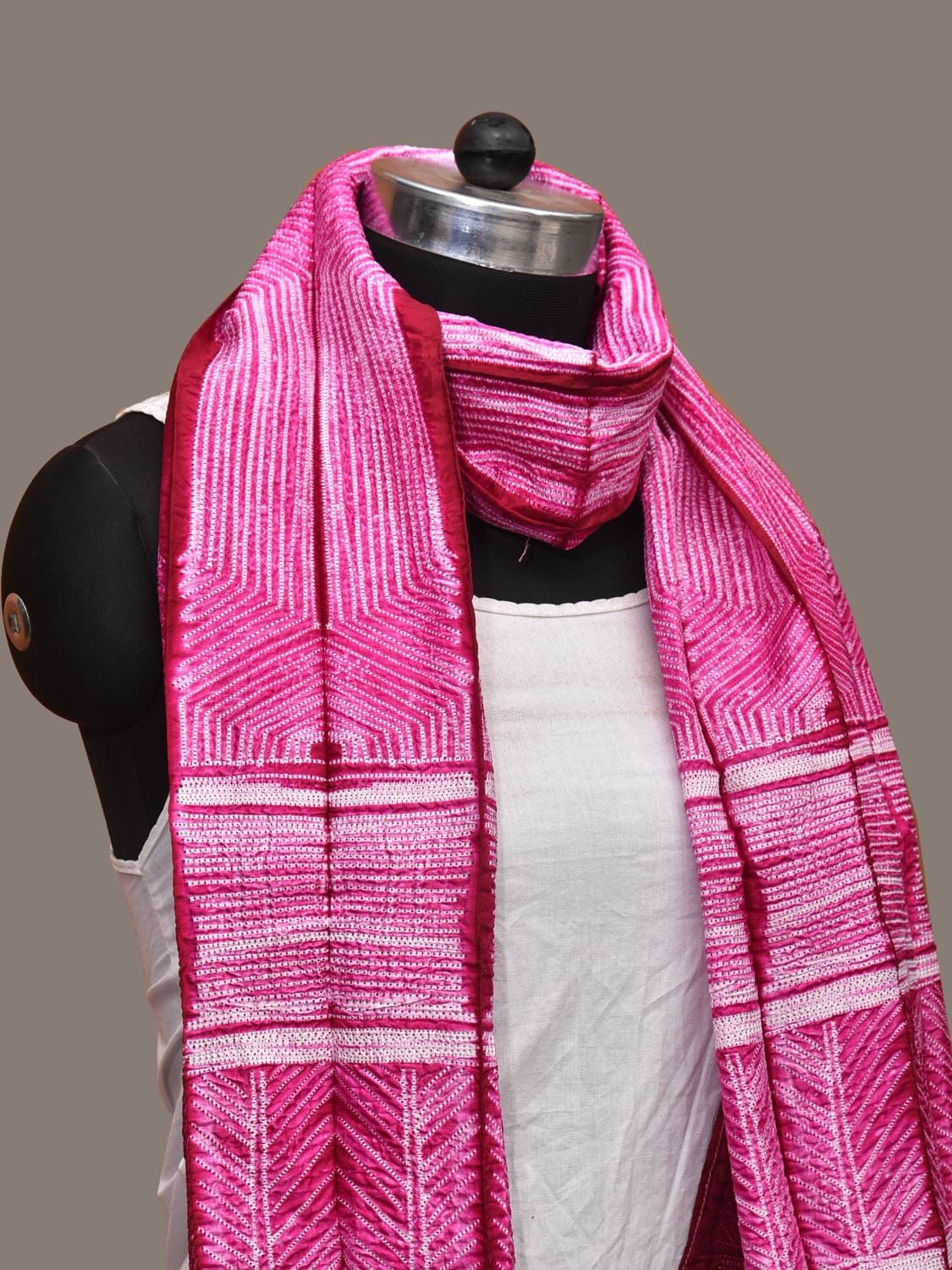 Pink Shibori Silk Handloom Stole with Hexagon Design ds3158