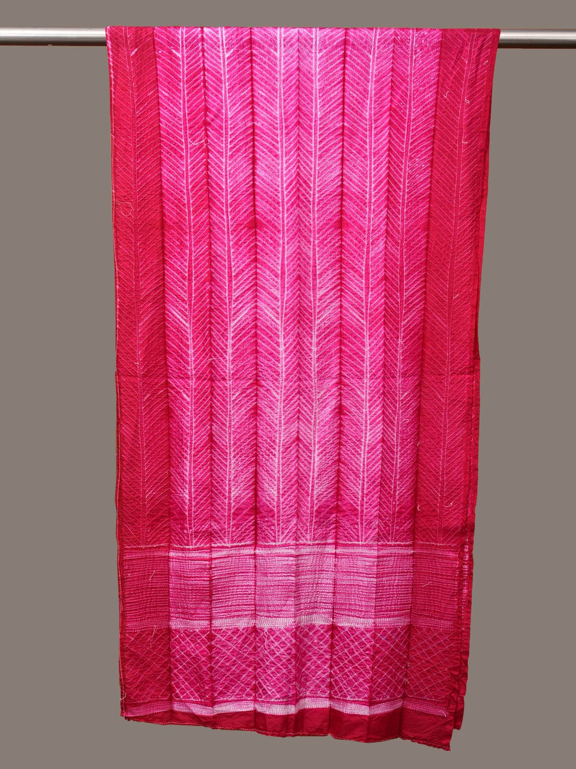 Pink Shibori Silk Handloom Stole with Zig-Zag Design ds3156