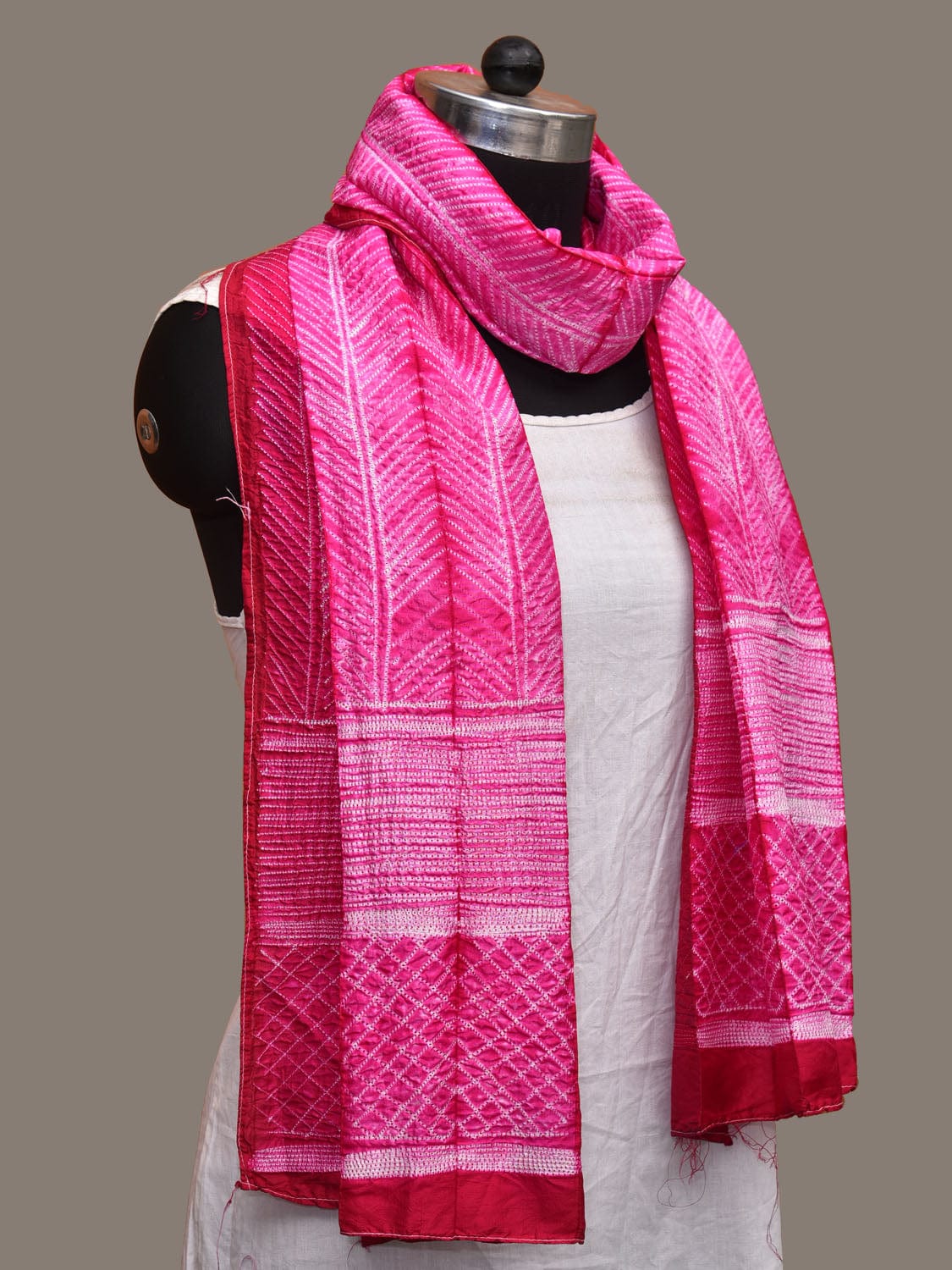 Pink Shibori Silk Handloom Stole with Zig-Zag Design ds3156
