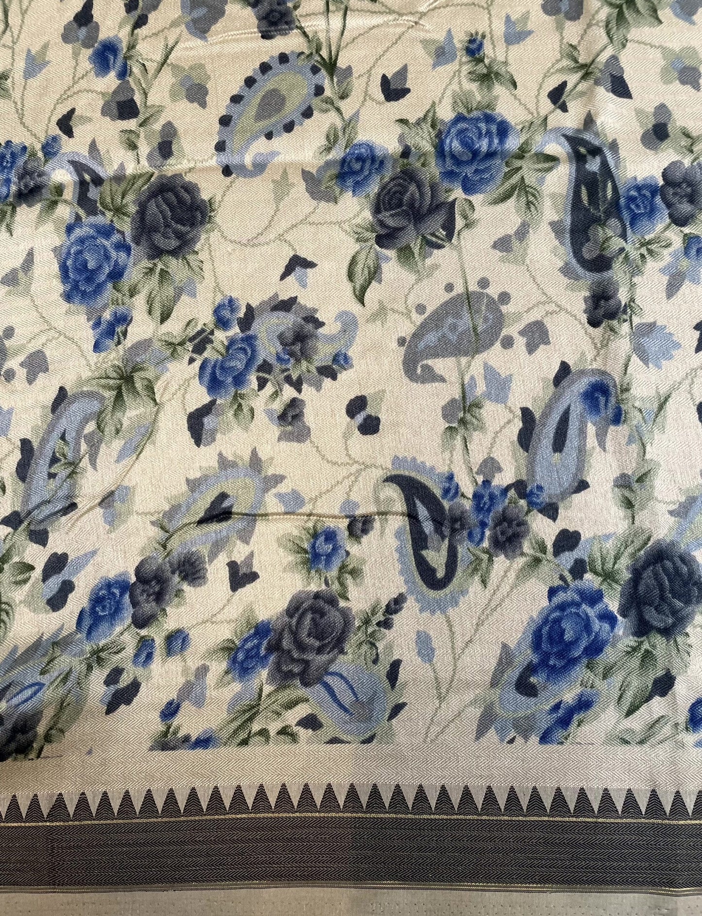 Cream Viscose Silk Saree with Temple Border and Floral Digital Print Design pr0004us