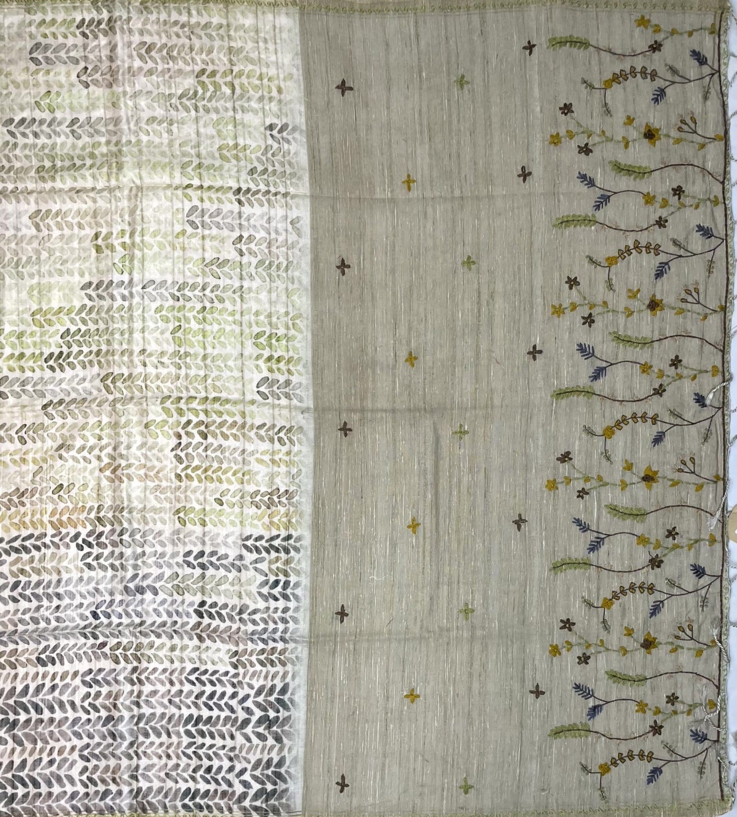 Cream Viscose Silk Saree with Thread Work Pallu and Leaf Floral Digital Print Design pr0006us