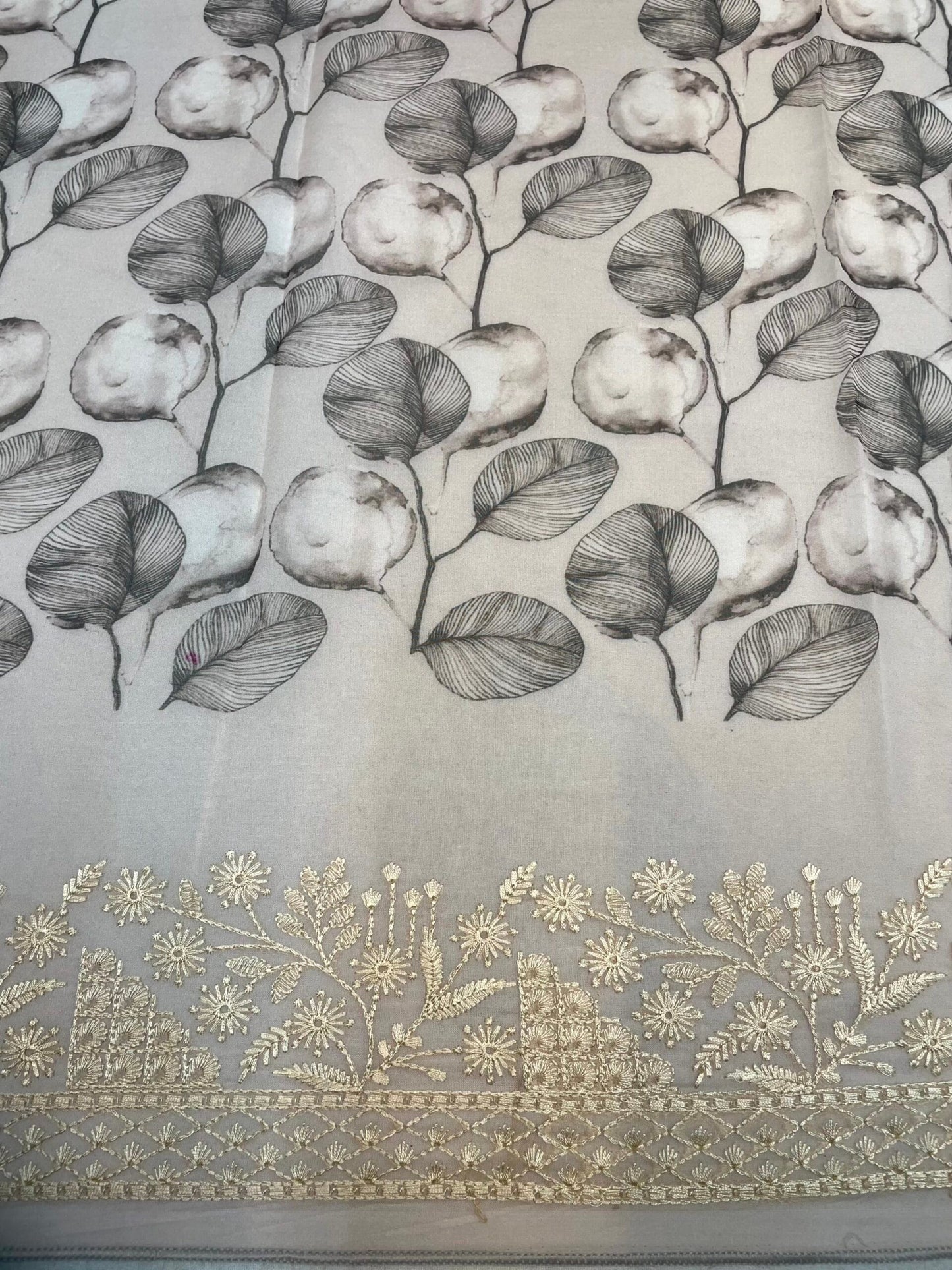 Cream Organza Printed Saree with Floral and Embroidery Design pr0008ap