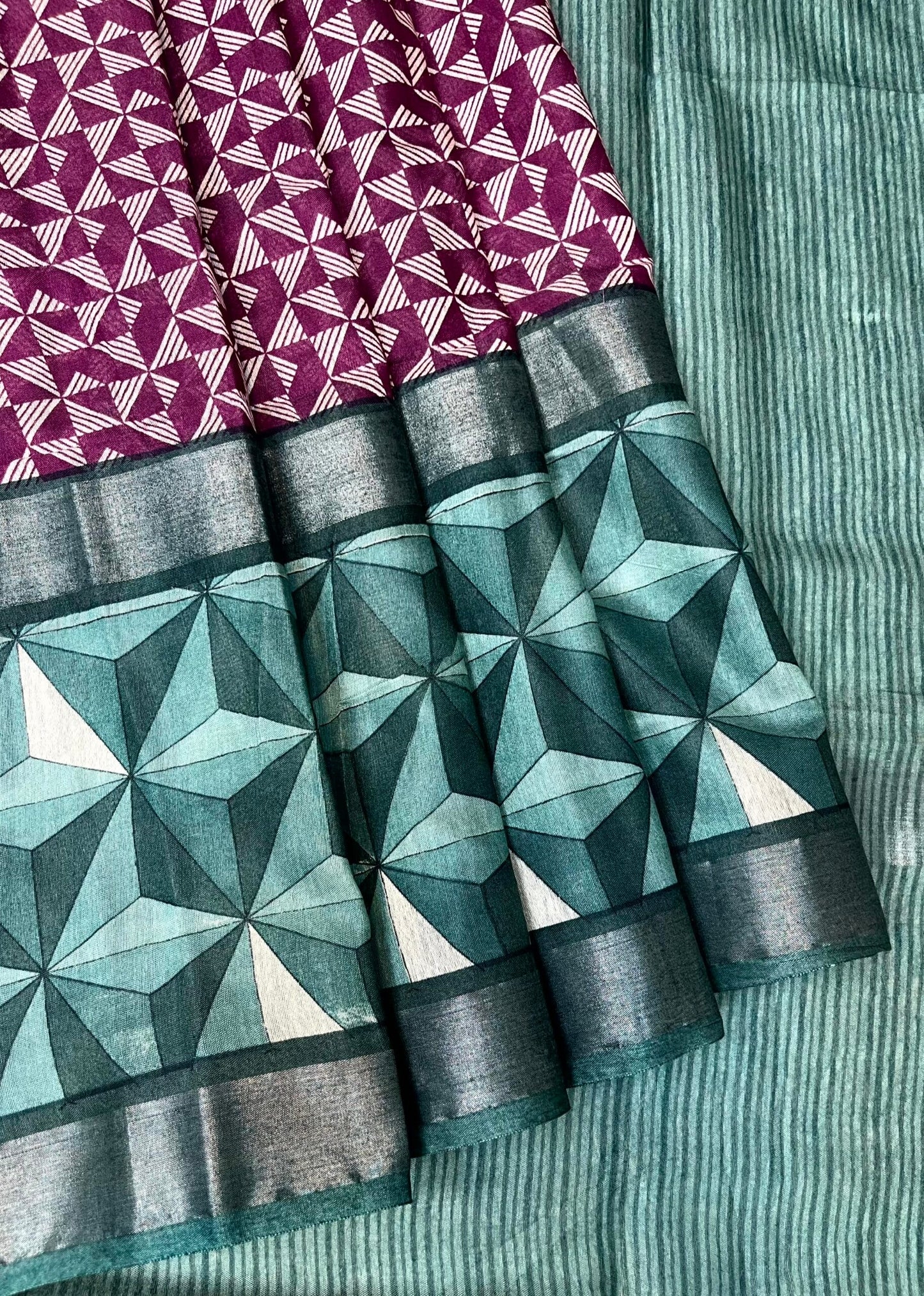 Magenta Viscose Silk Digital Print Zari Border with Body and Pallu Geometrical Design pr0129ds